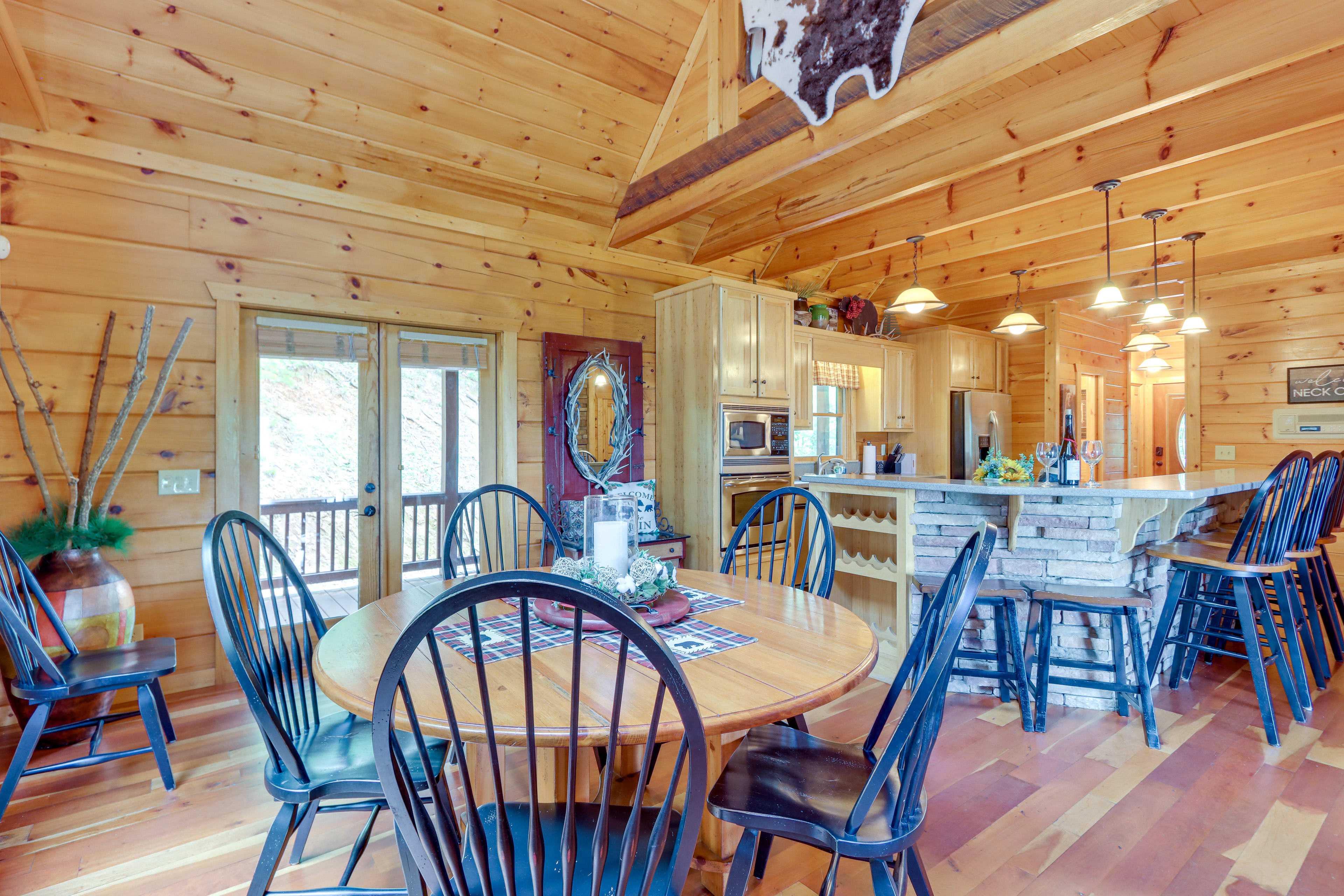 Dining Area | Dishware & Flatware Provided