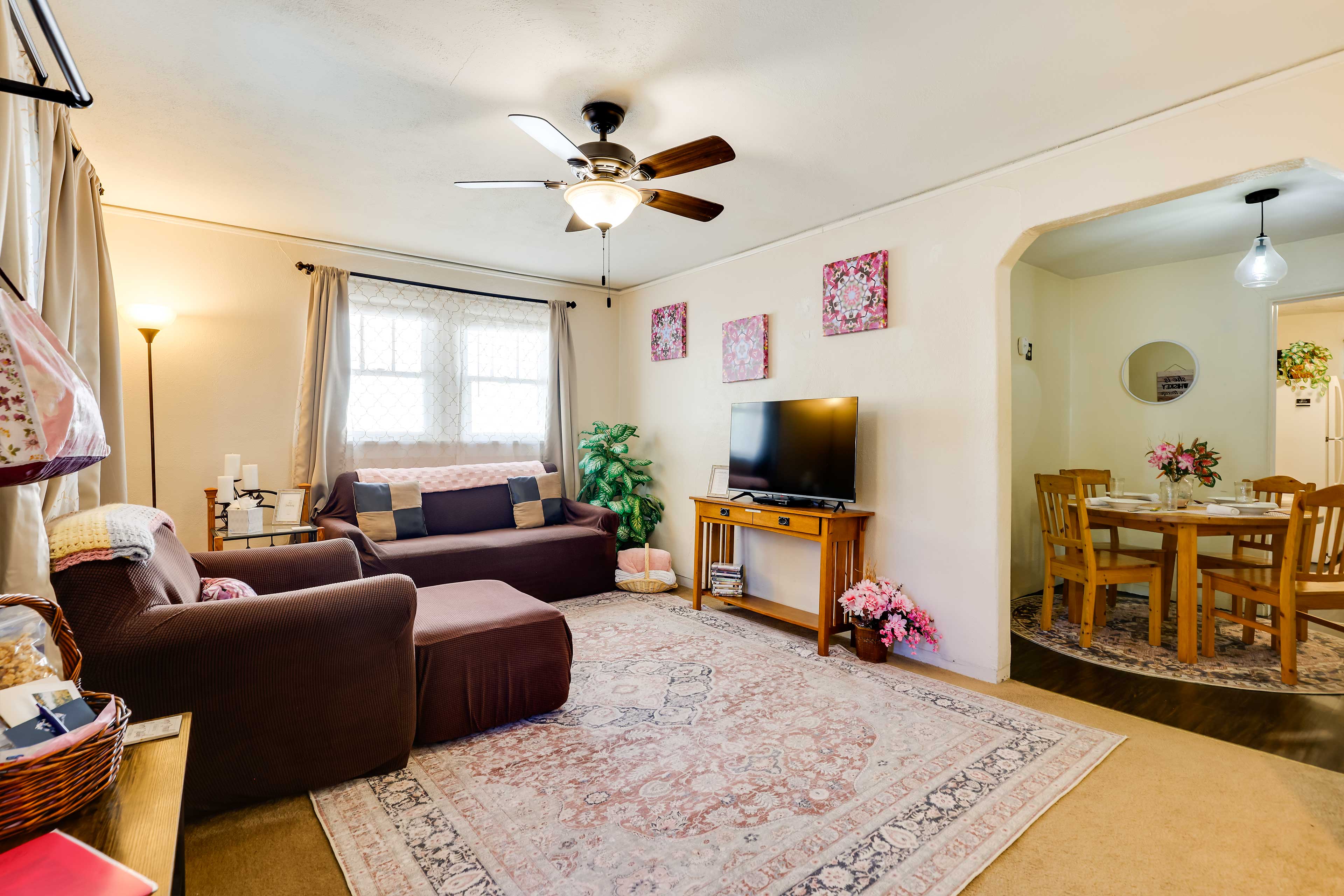 Living Room | Free WiFi | Window A/C Unit | Smart TV | Queen Sleeper Sofa