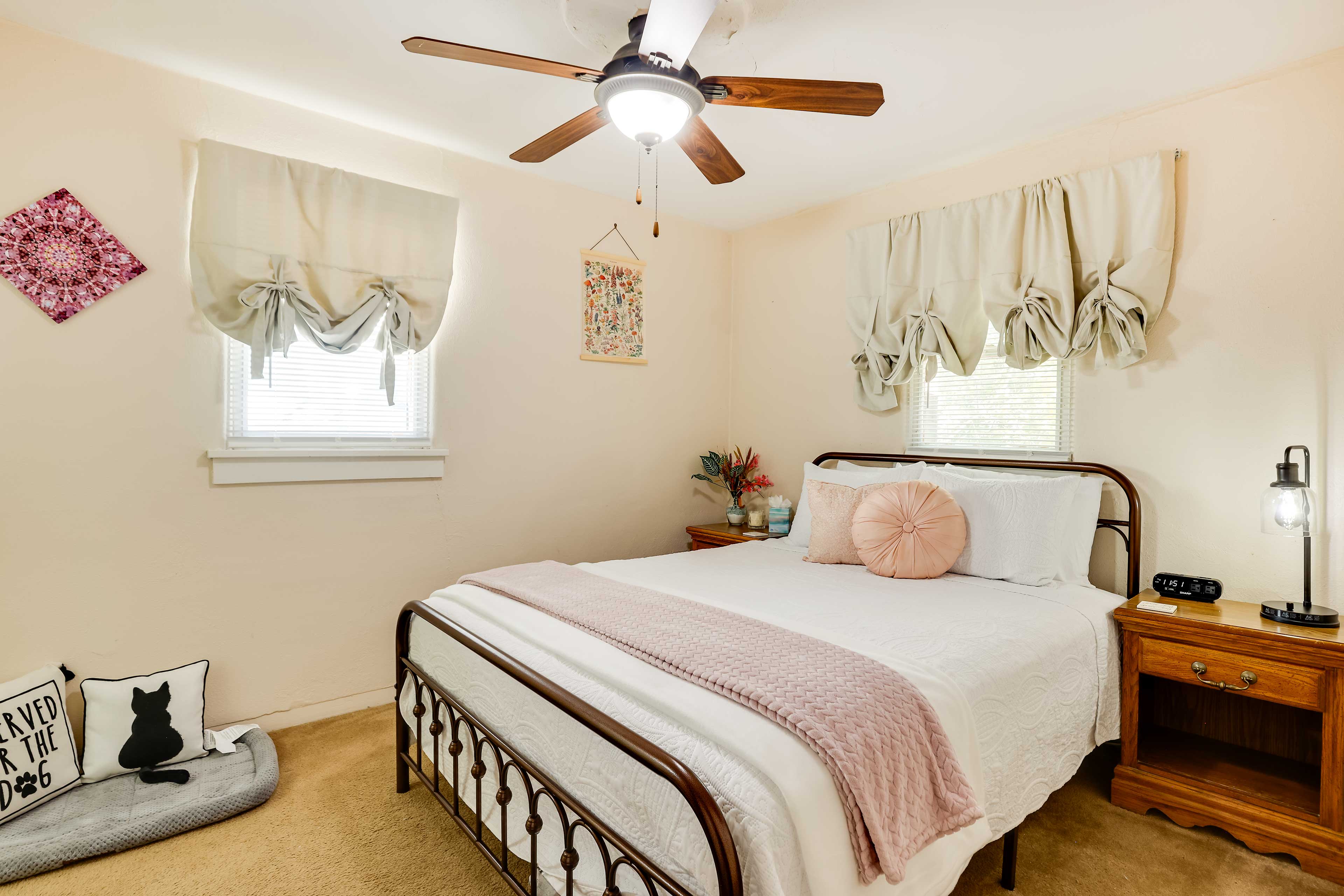 Bedroom | Queen Bed | Linens Provided