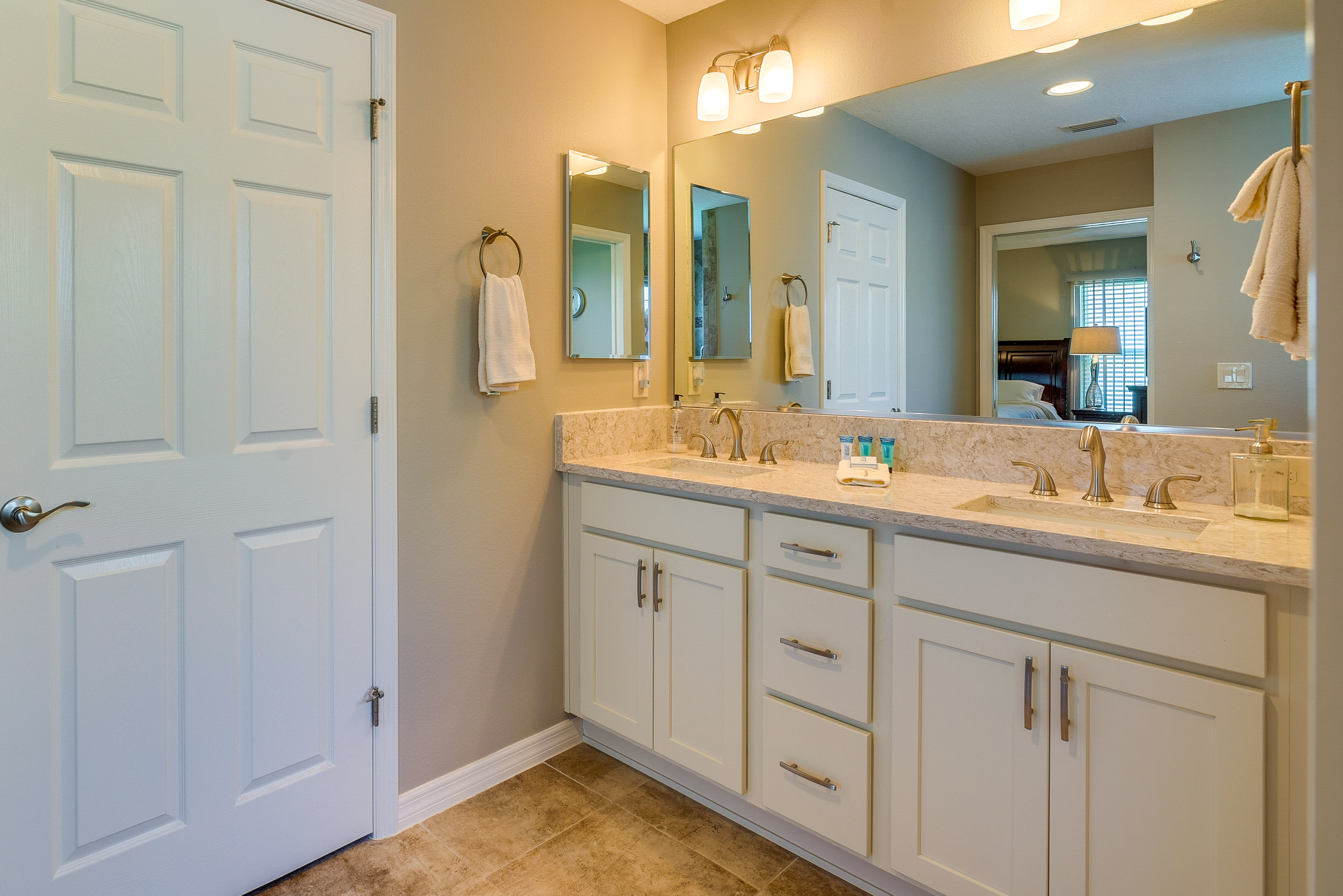 En-Suite Bathroom | Main Level | Towels Provided