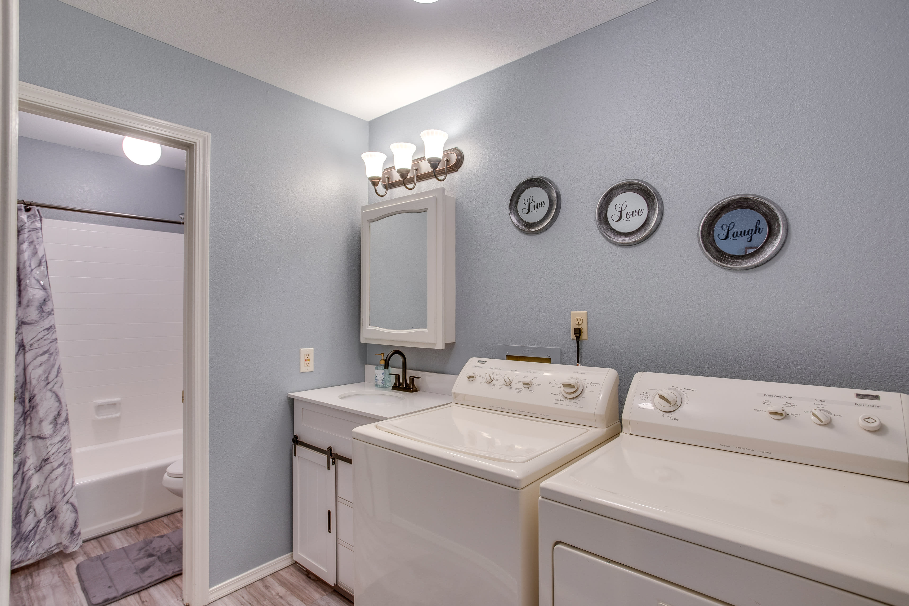 Full Bathroom | Washer/Dryer (Currently Unavailable)