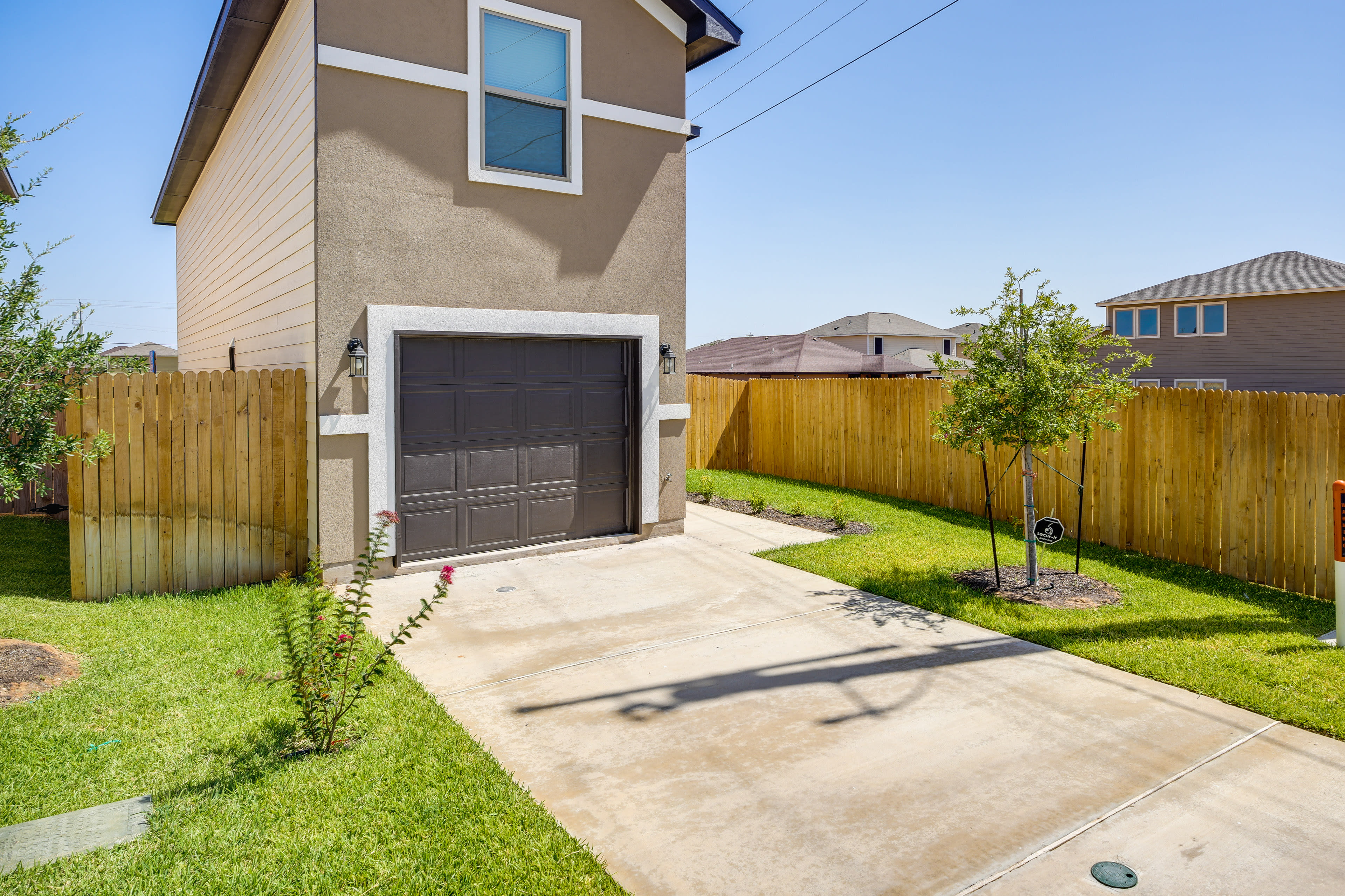 Parking | Driveway (1 Vehicle) | Free Street Parking