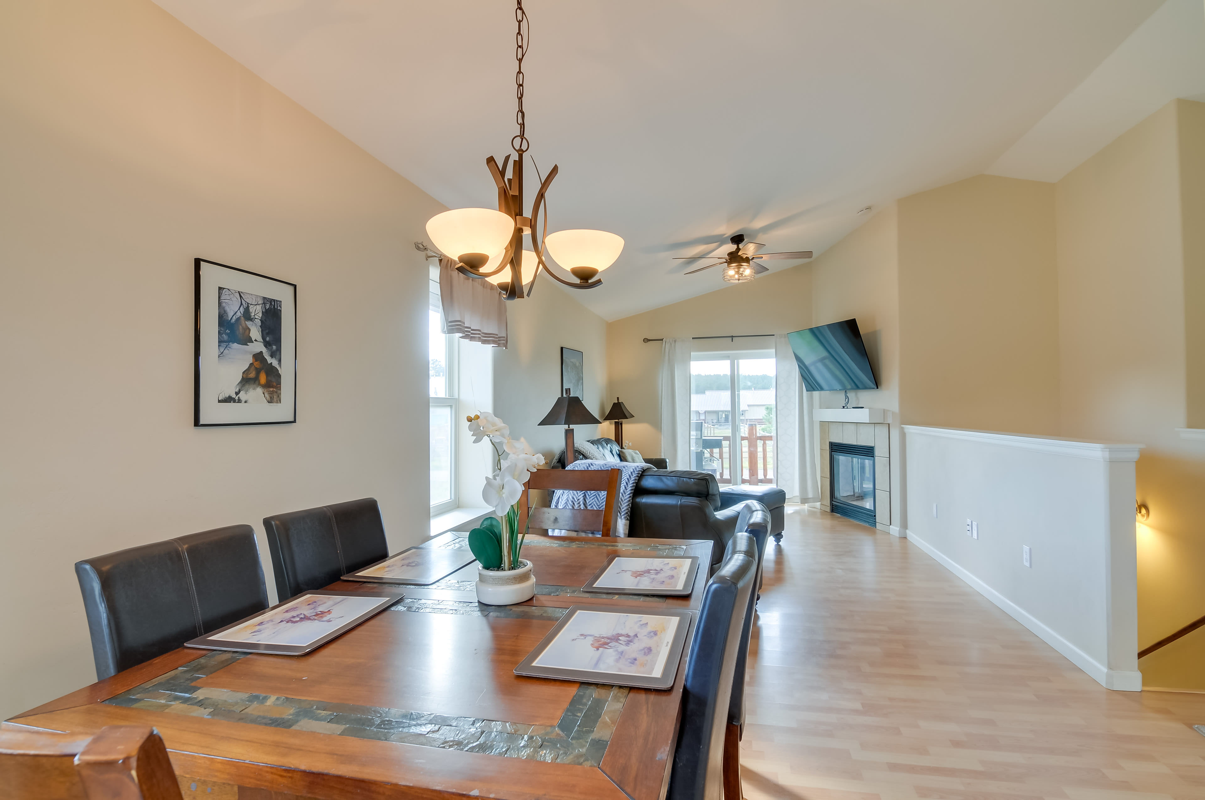 Dining Area | Dishware Provided