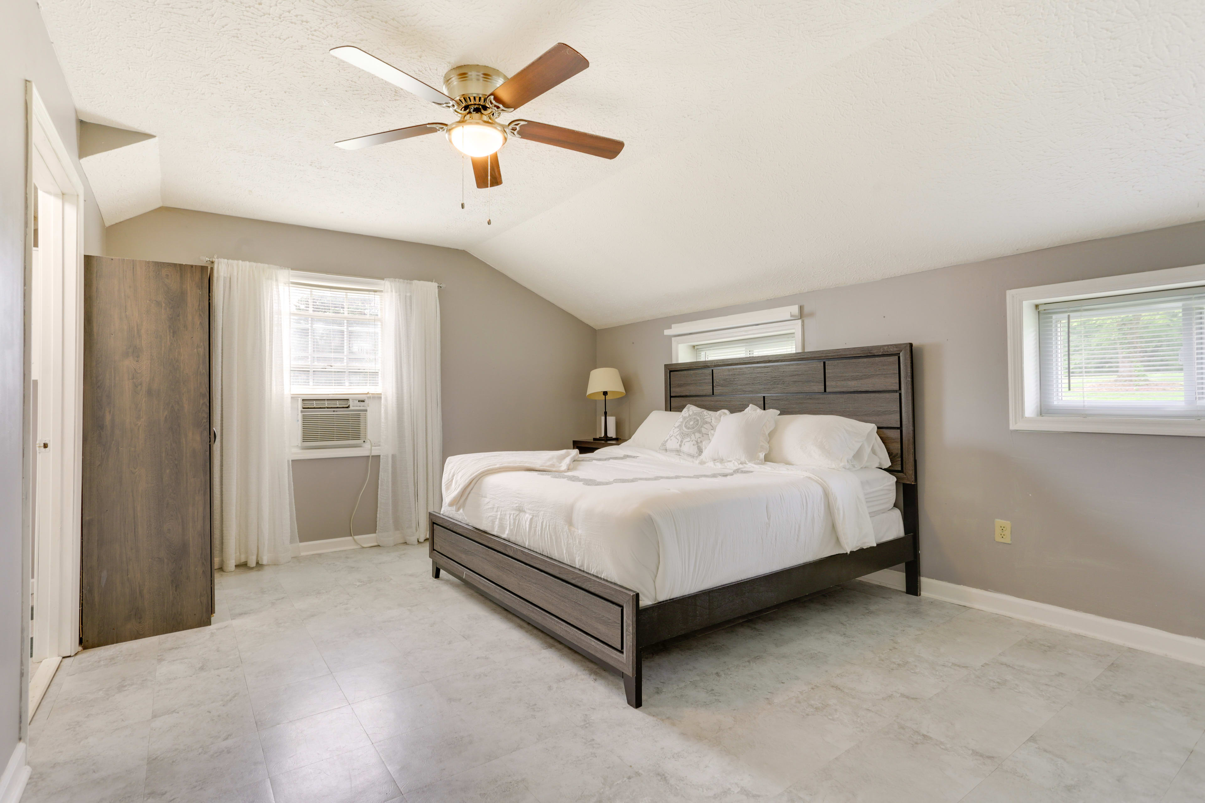 Bedroom Suite | King Bed | Linens Provided