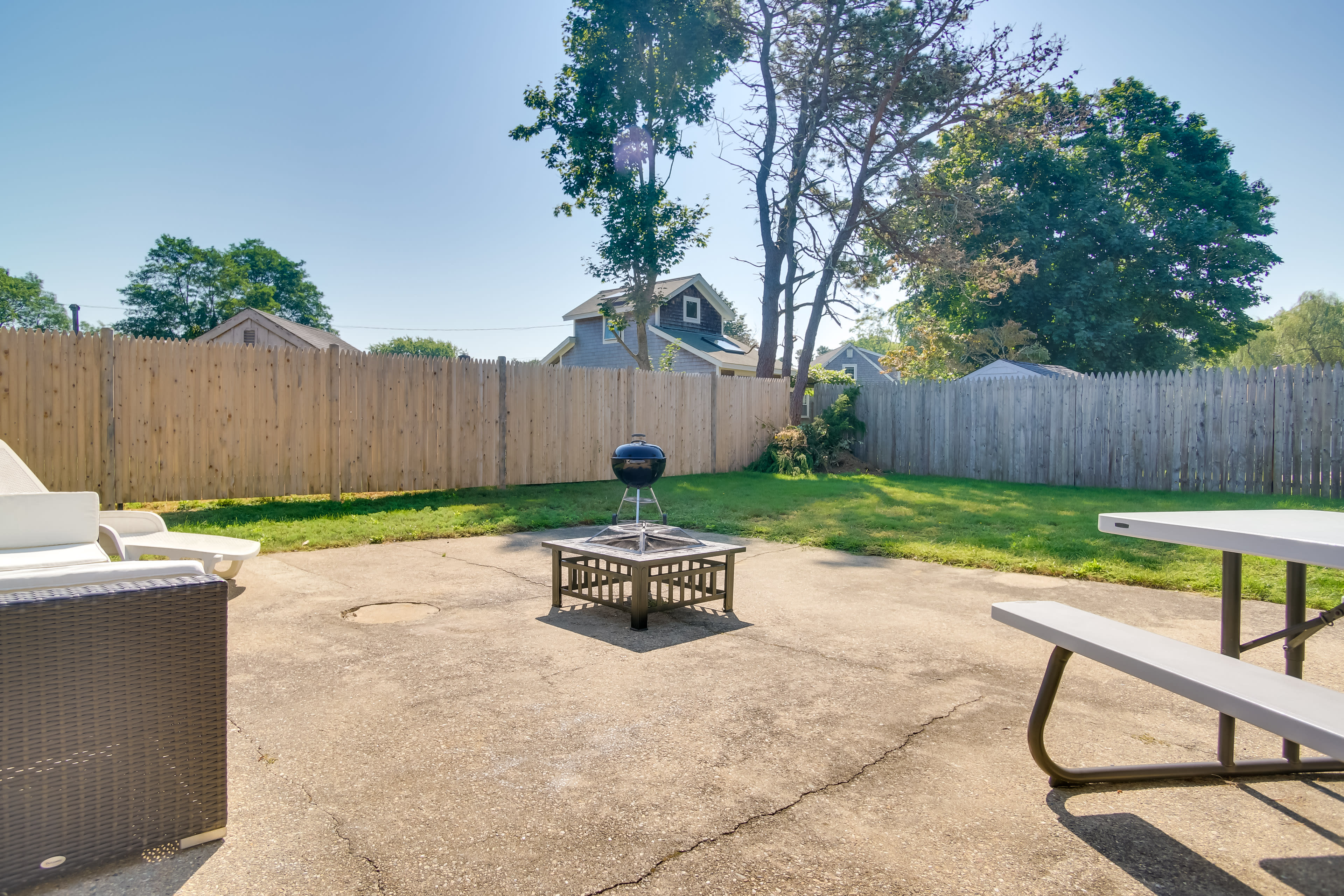 Back Patio | Fire Pit | Charcoal Grill