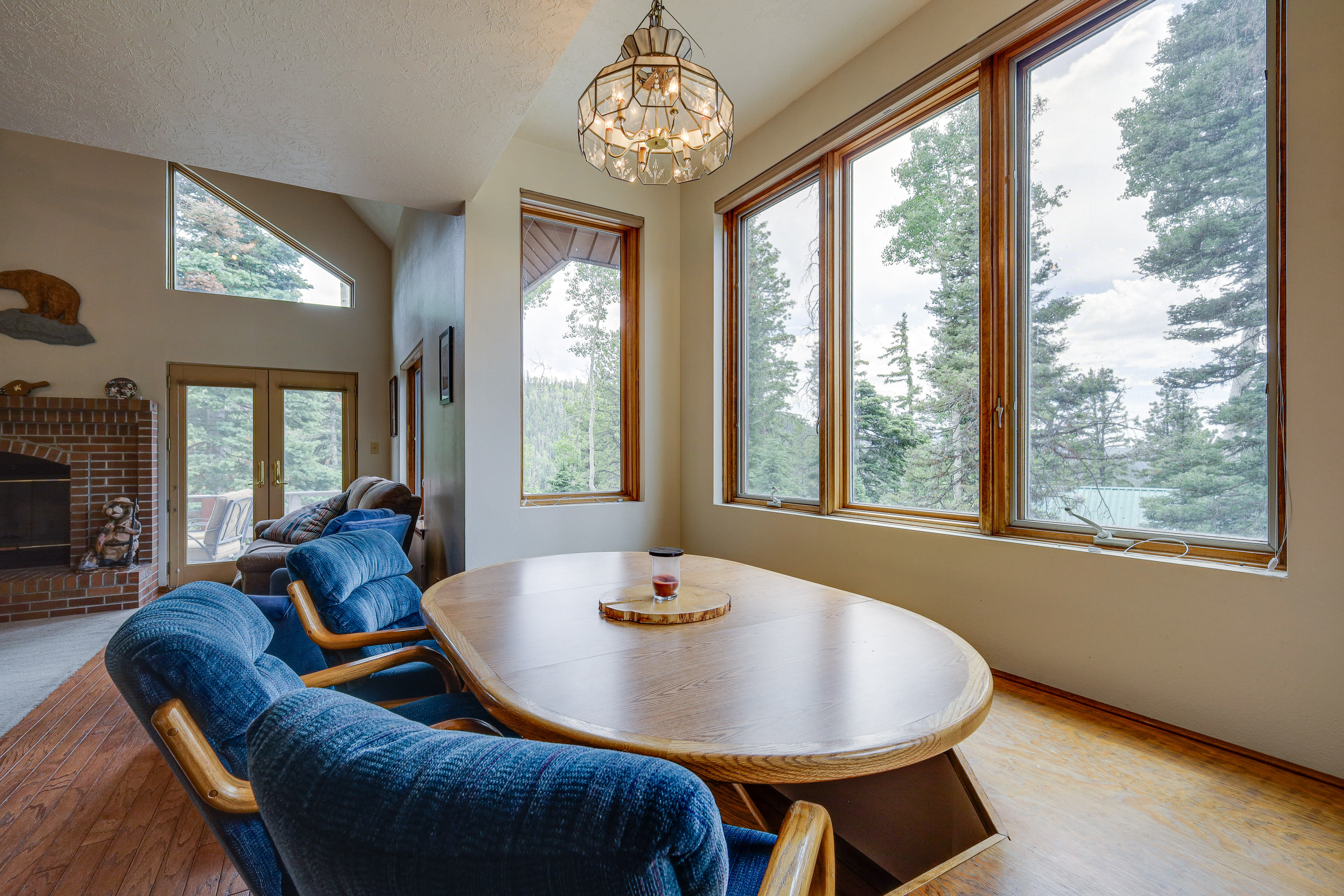 Dining Area | Dishware & Flatware Provided