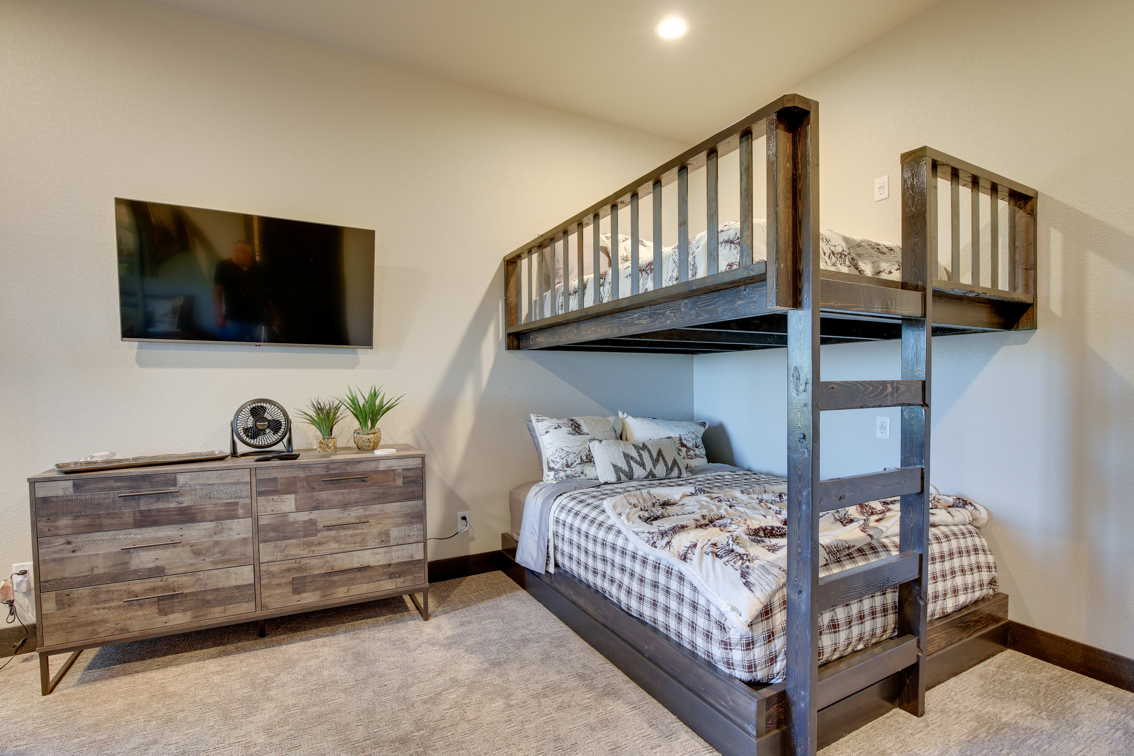 Bedroom 5 | Basement | 2 Full/Queen Bunk Beds | Smart TV