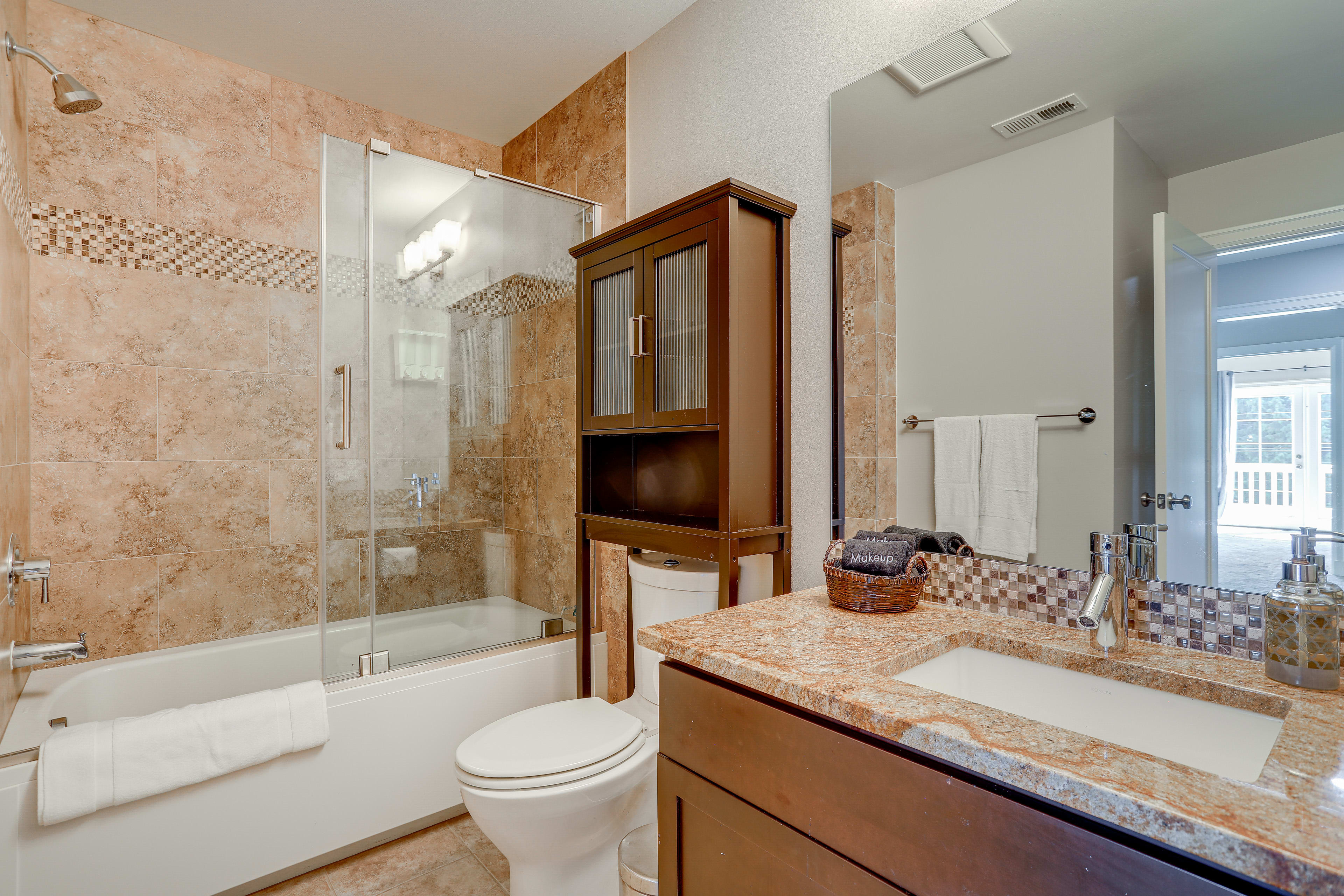 Full Bathroom | 2nd Floor | Shower/Tub Combo | Hair Dryer