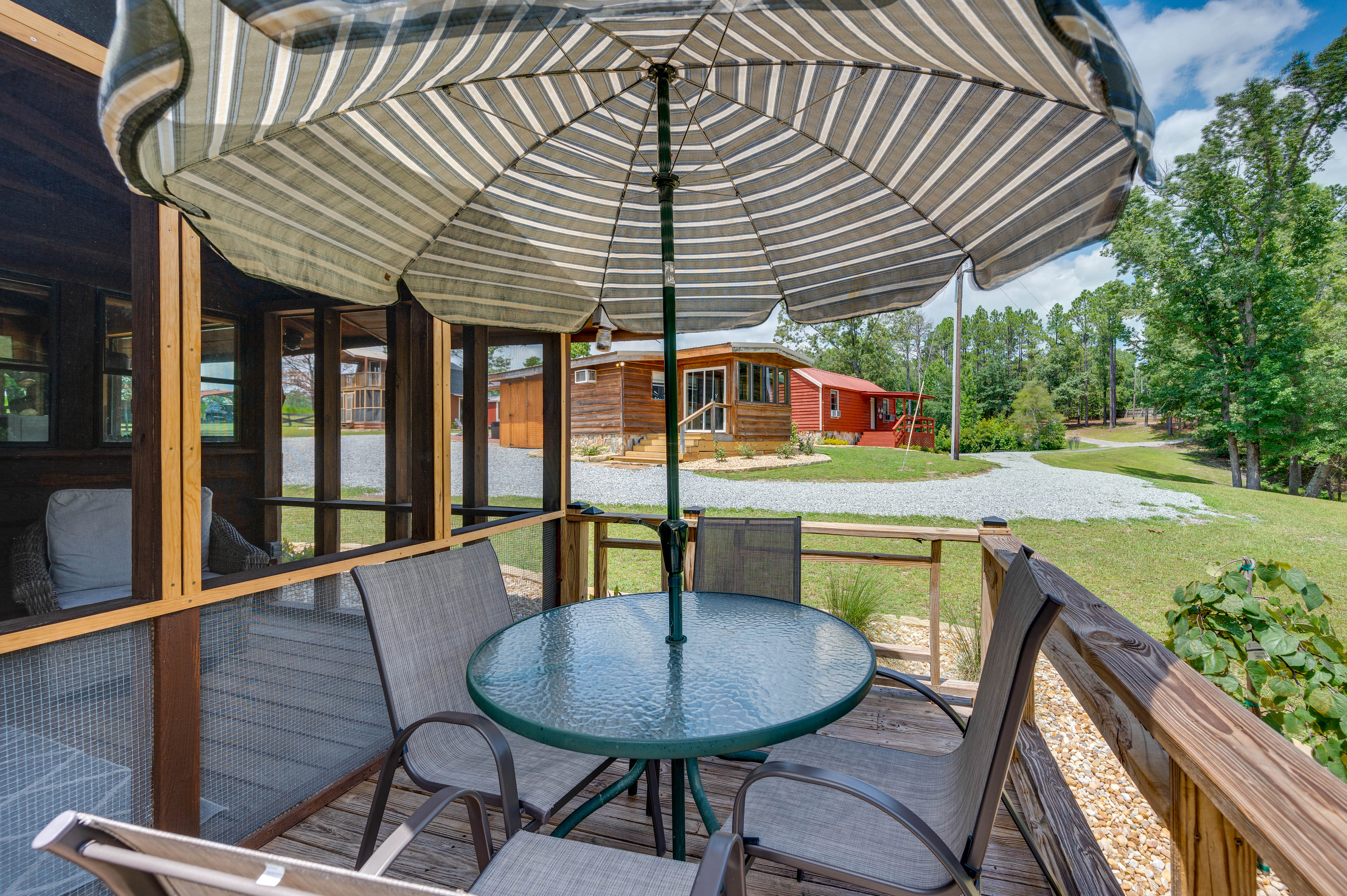 Private Deck | Outdoor Dining Tables