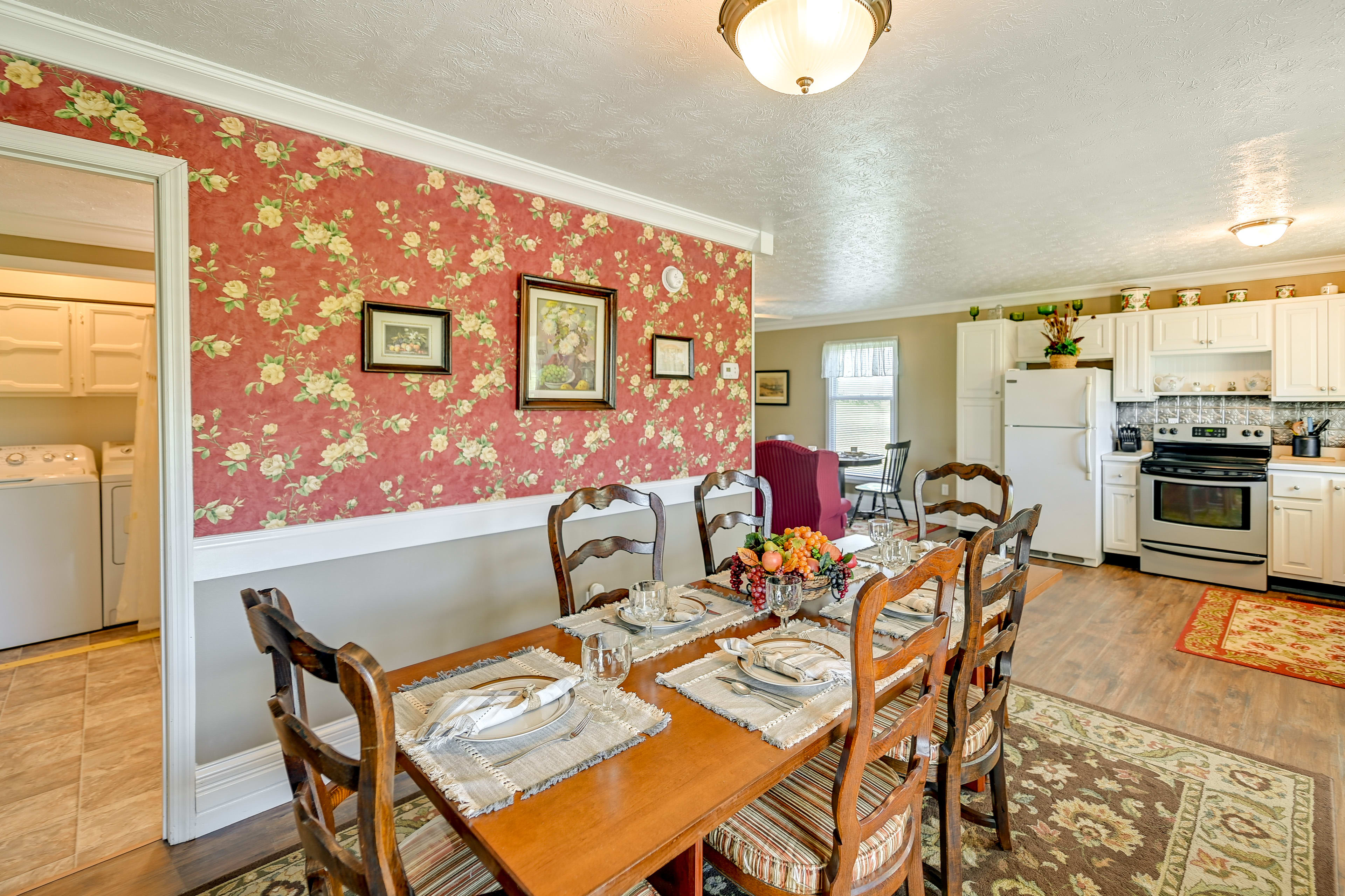 Dining Area | Dining Table | Dishware/Flatware