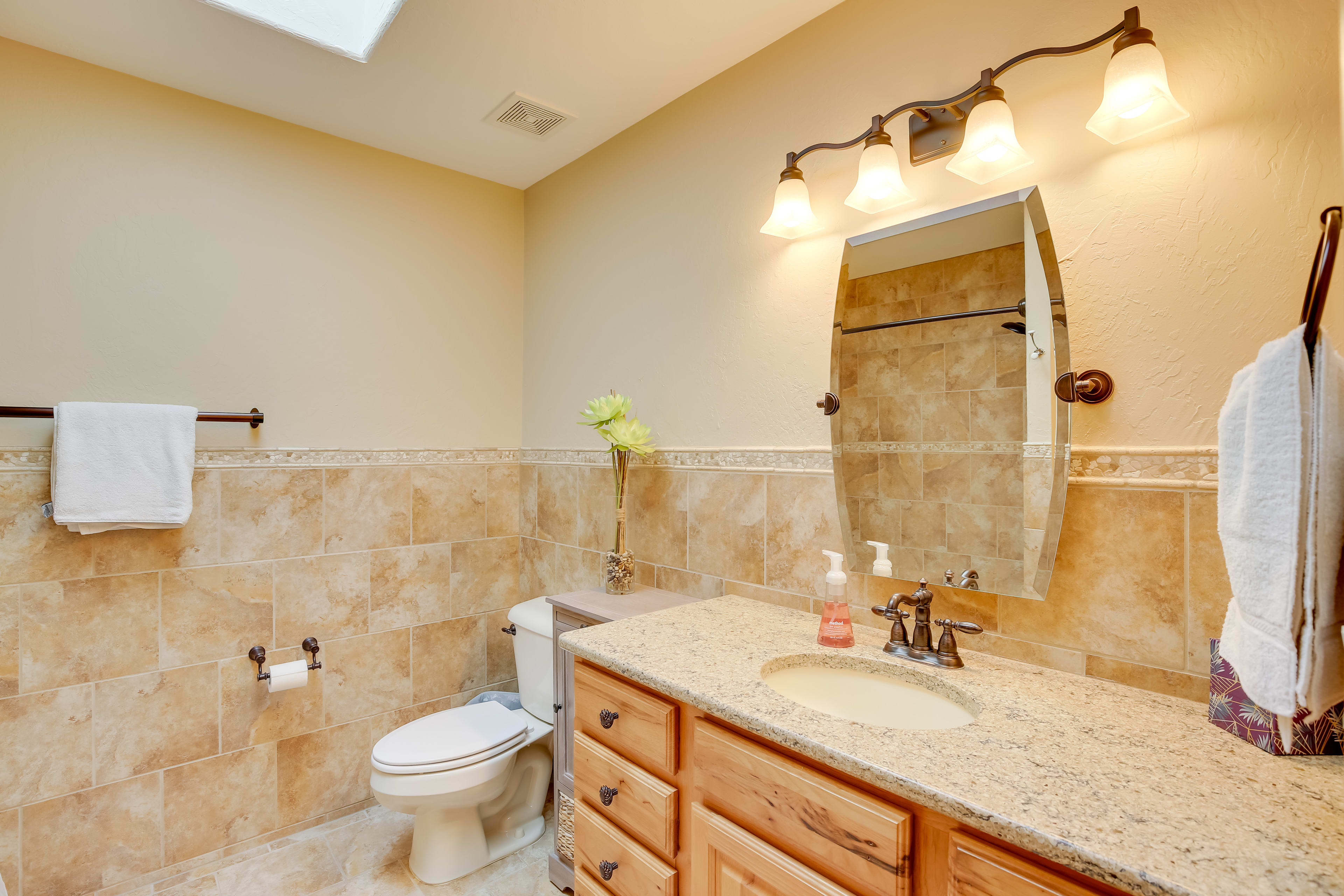 En-Suite Bathroom | 2nd Floor | Towels Provided