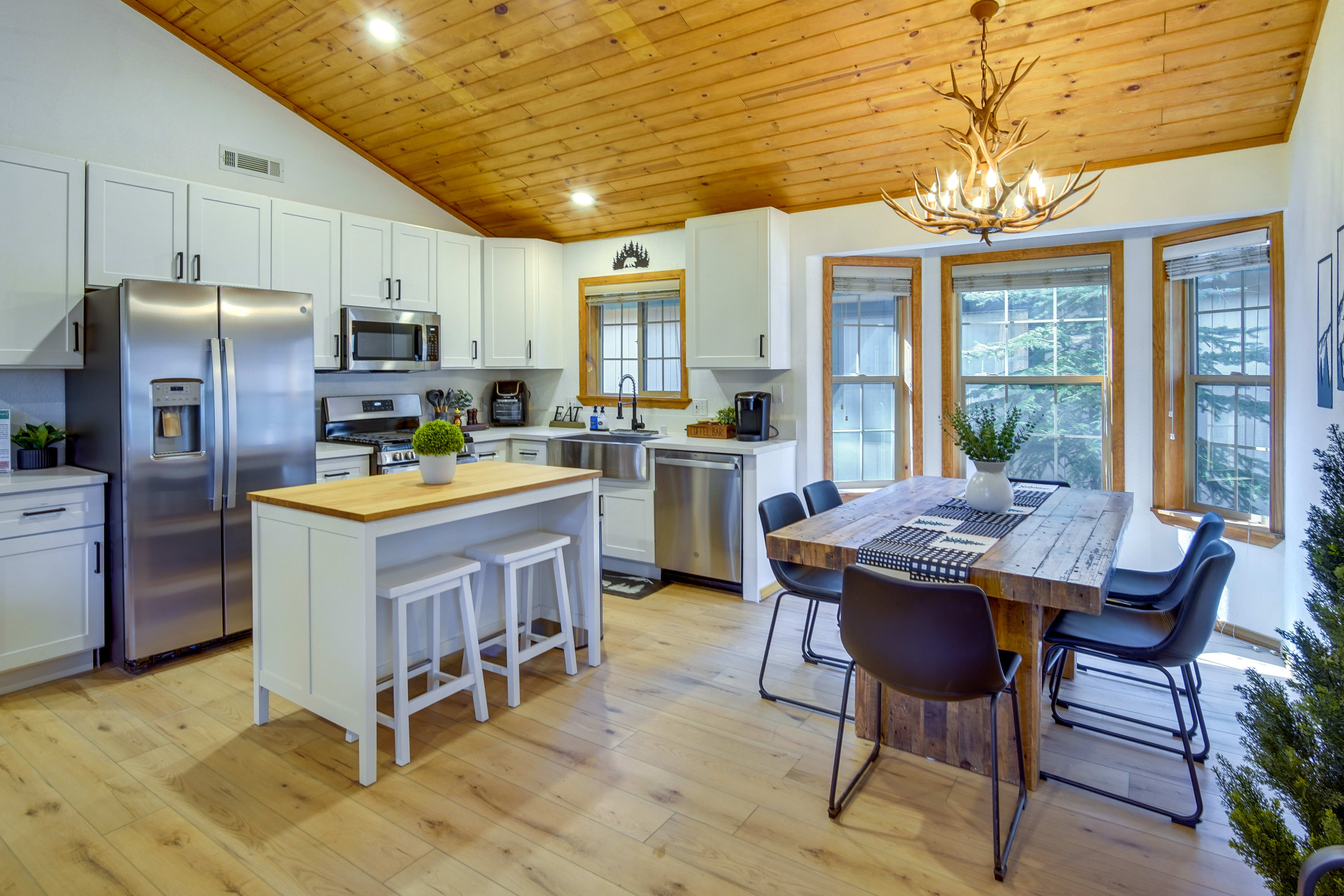 Dining Area & Kitchen | Keurig | Blender | Toaster