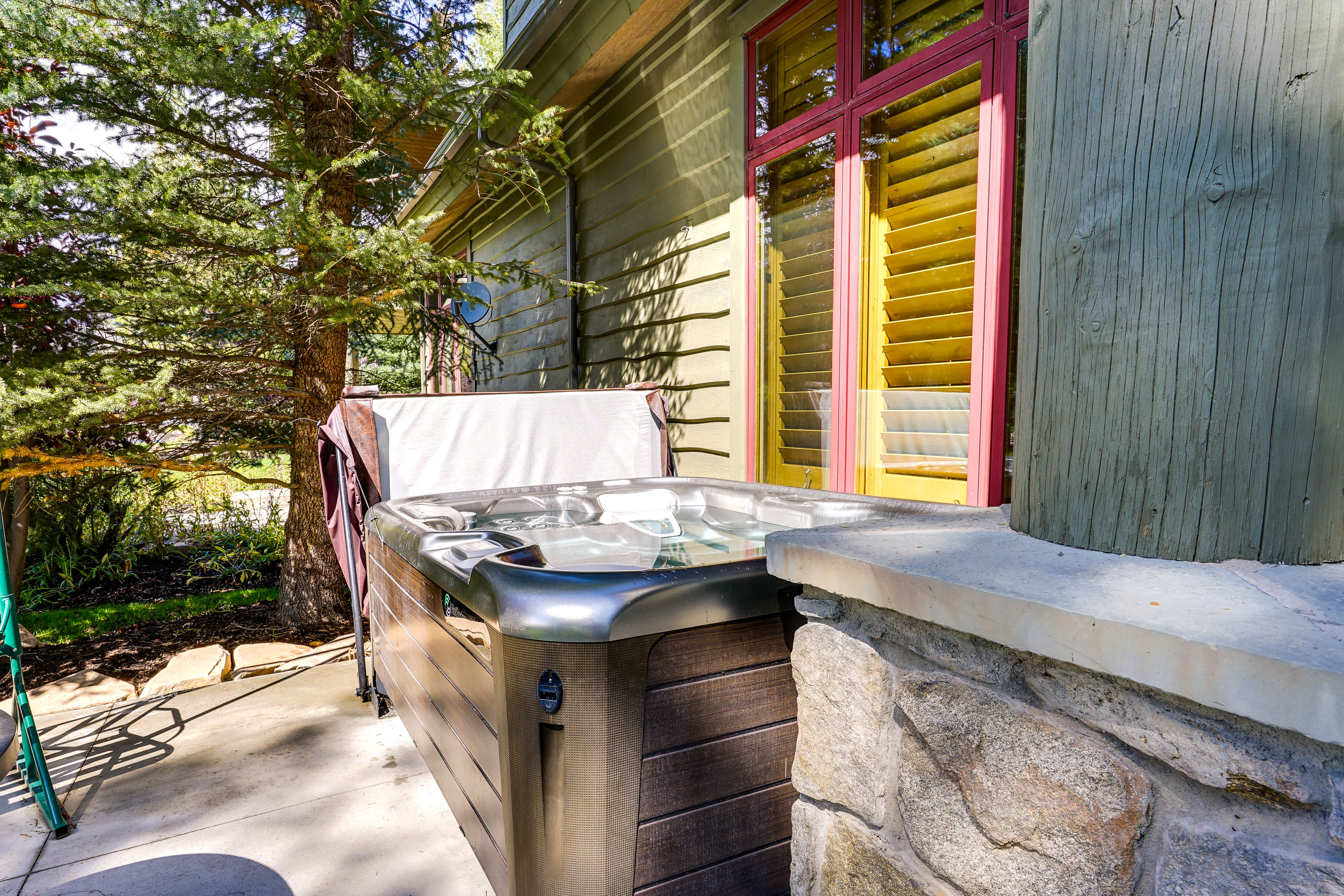 Outdoor Space | Fire Pit | Dining Area