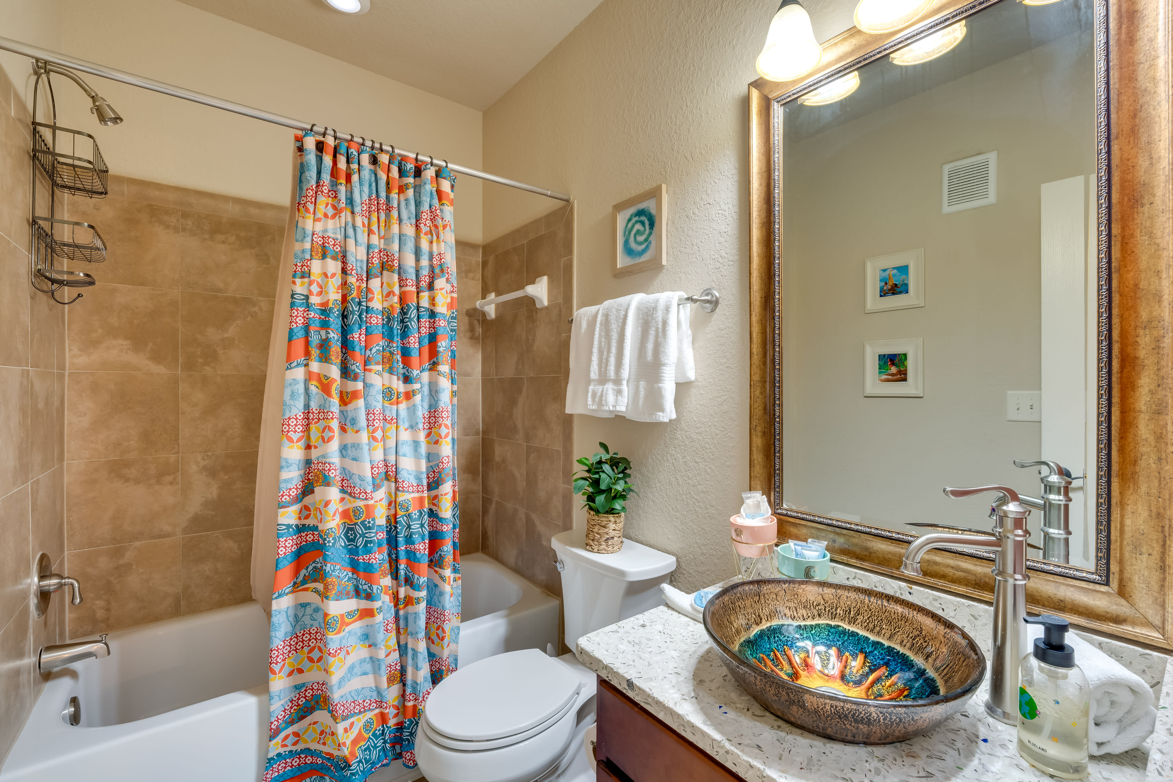 Full Bathroom | Complimentary Toiletries