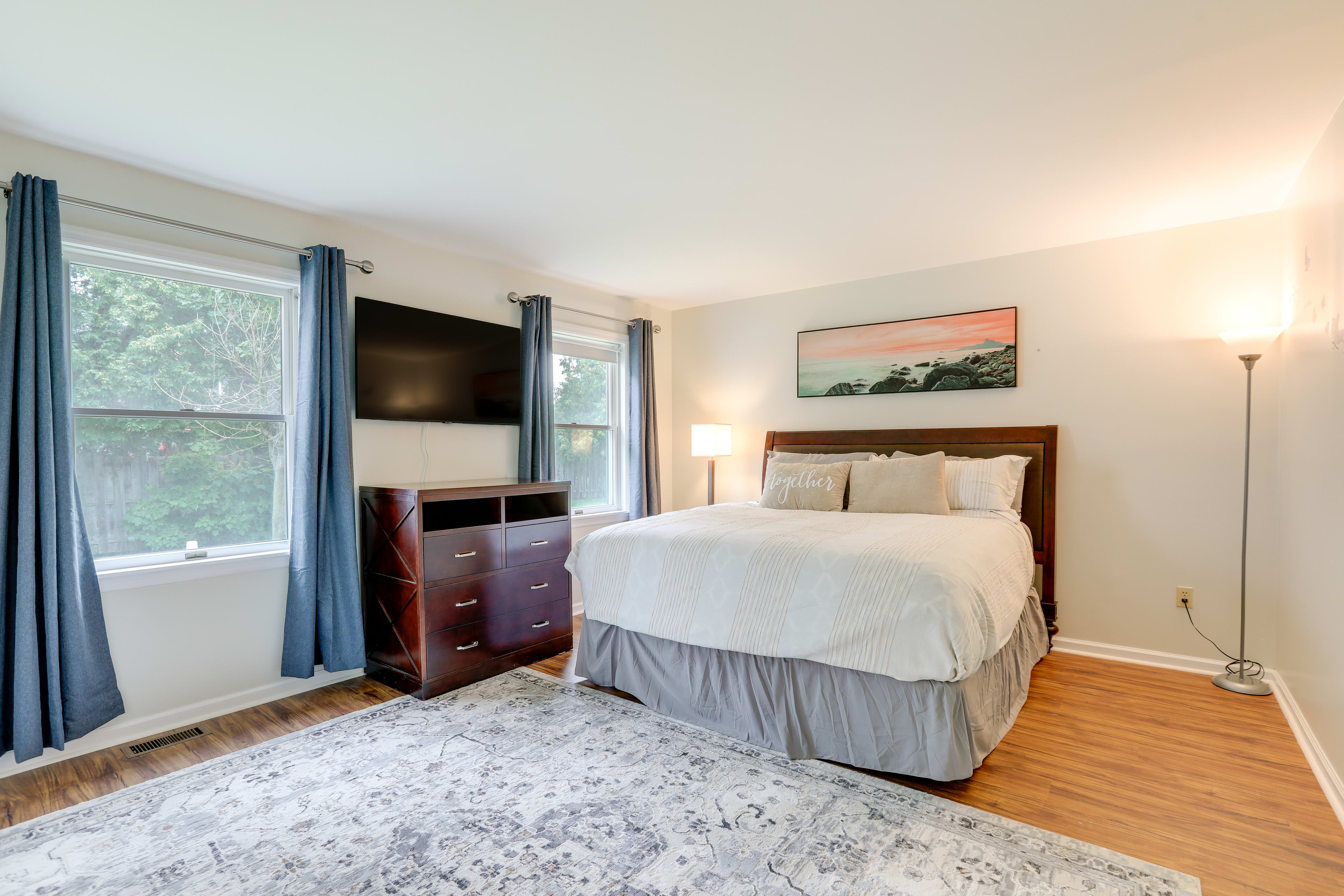 Bedroom 1 | King Bed | Smart TV | Linens Provided