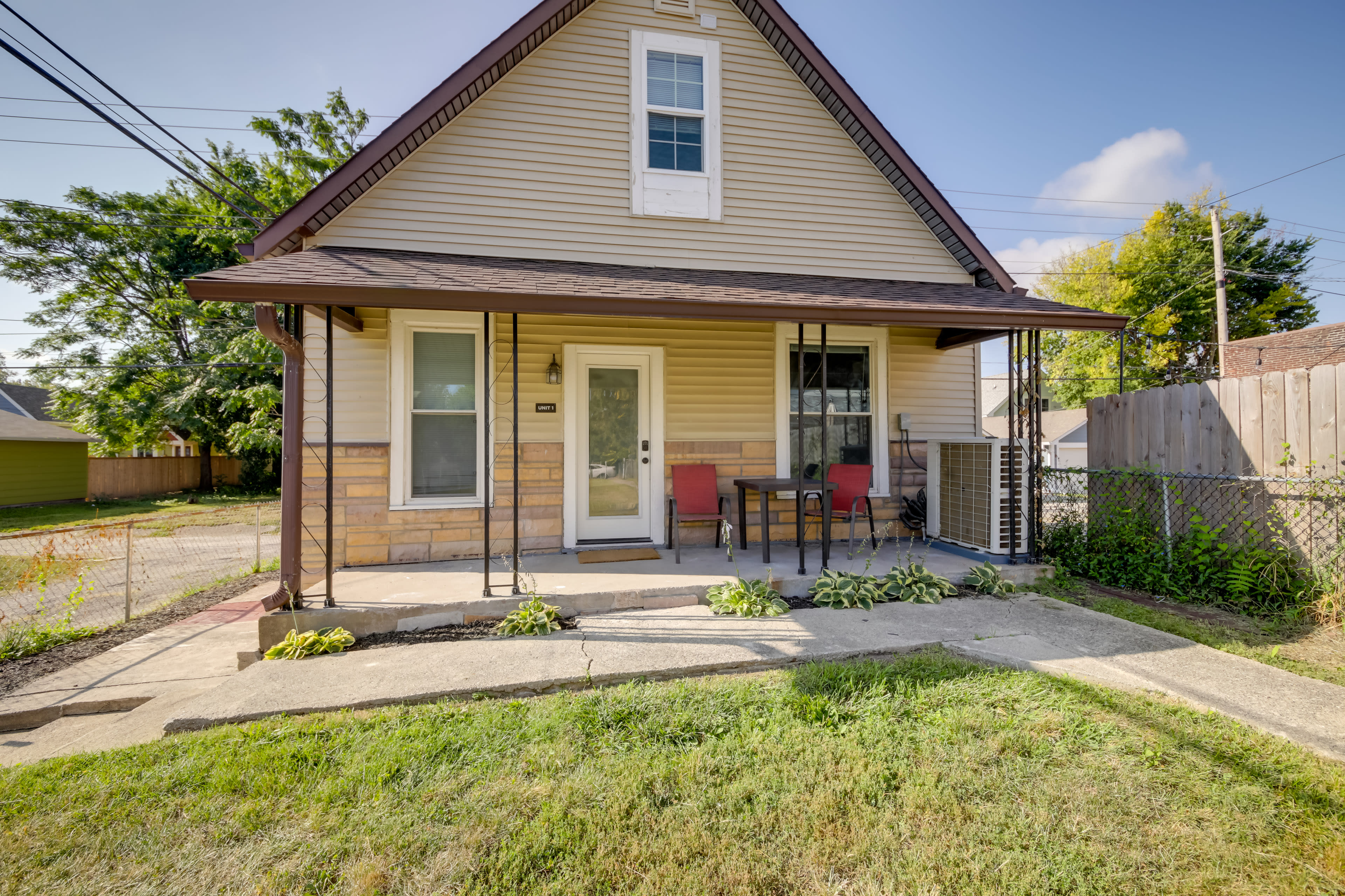Indianapolis Vacation Rental | 1BR | 2BA | 700 Sq Ft | 2 Steps Required