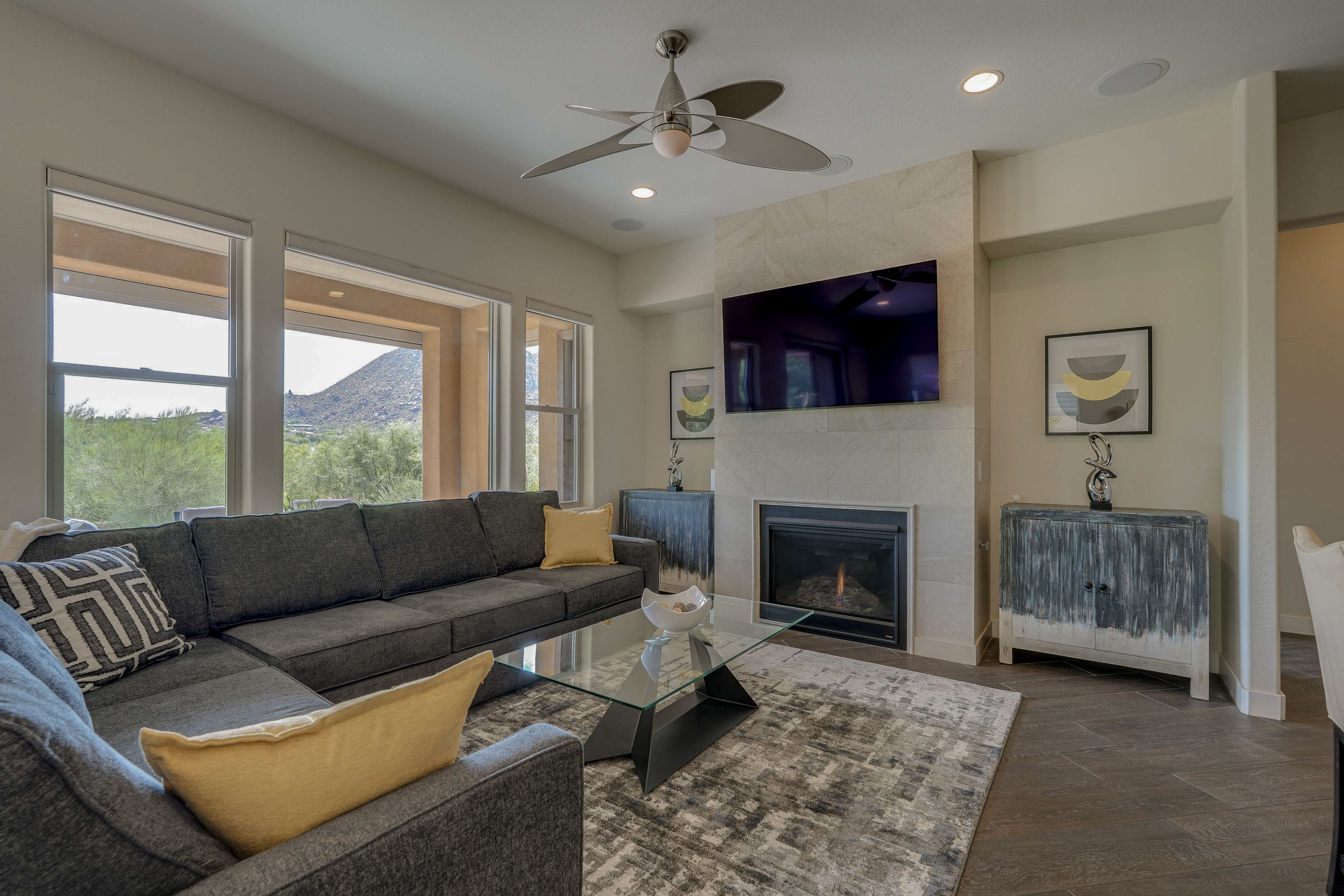 Living Room | Fireplace | Smart TV | Central Air Conditioning