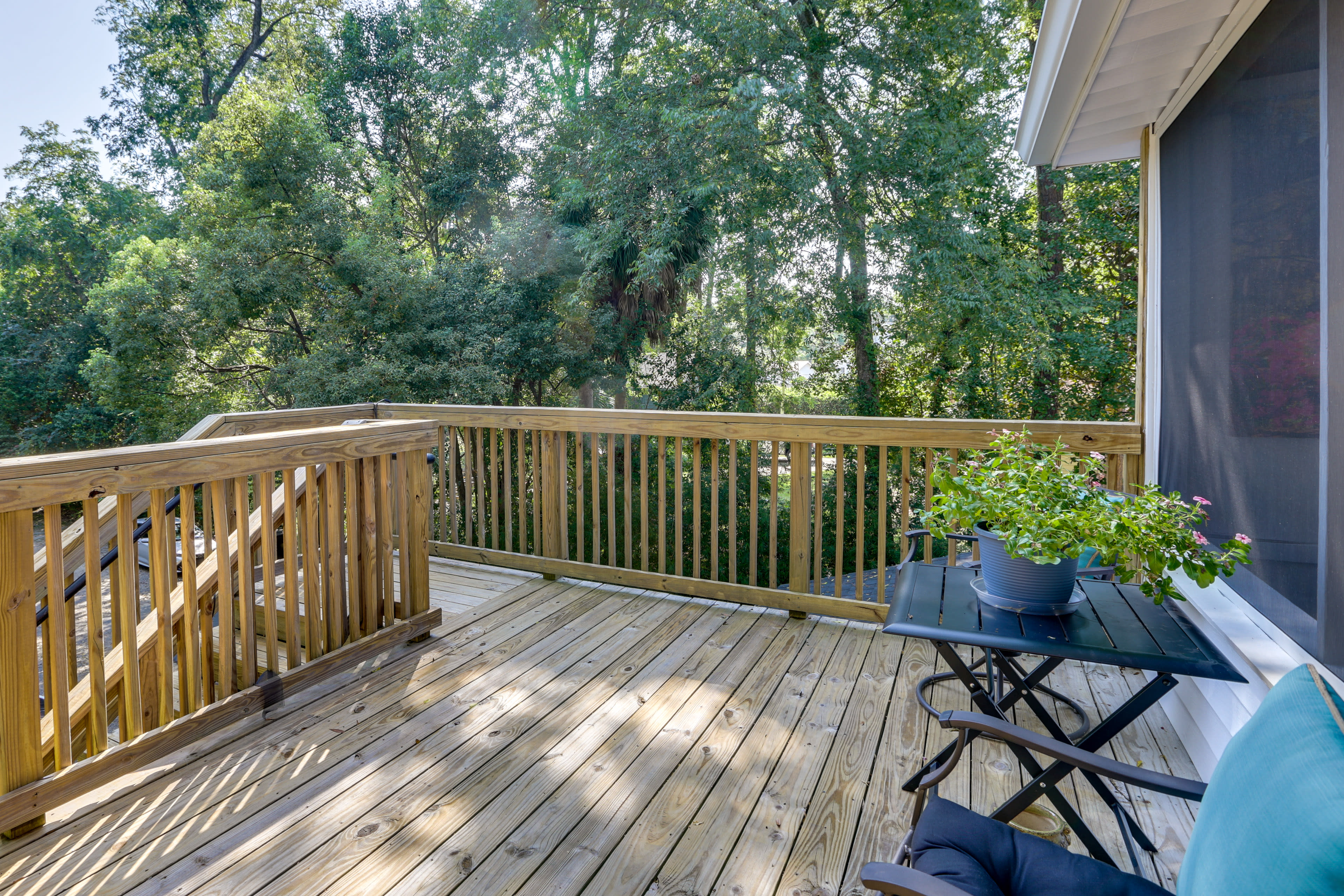 Private Deck | Outdoor Seating