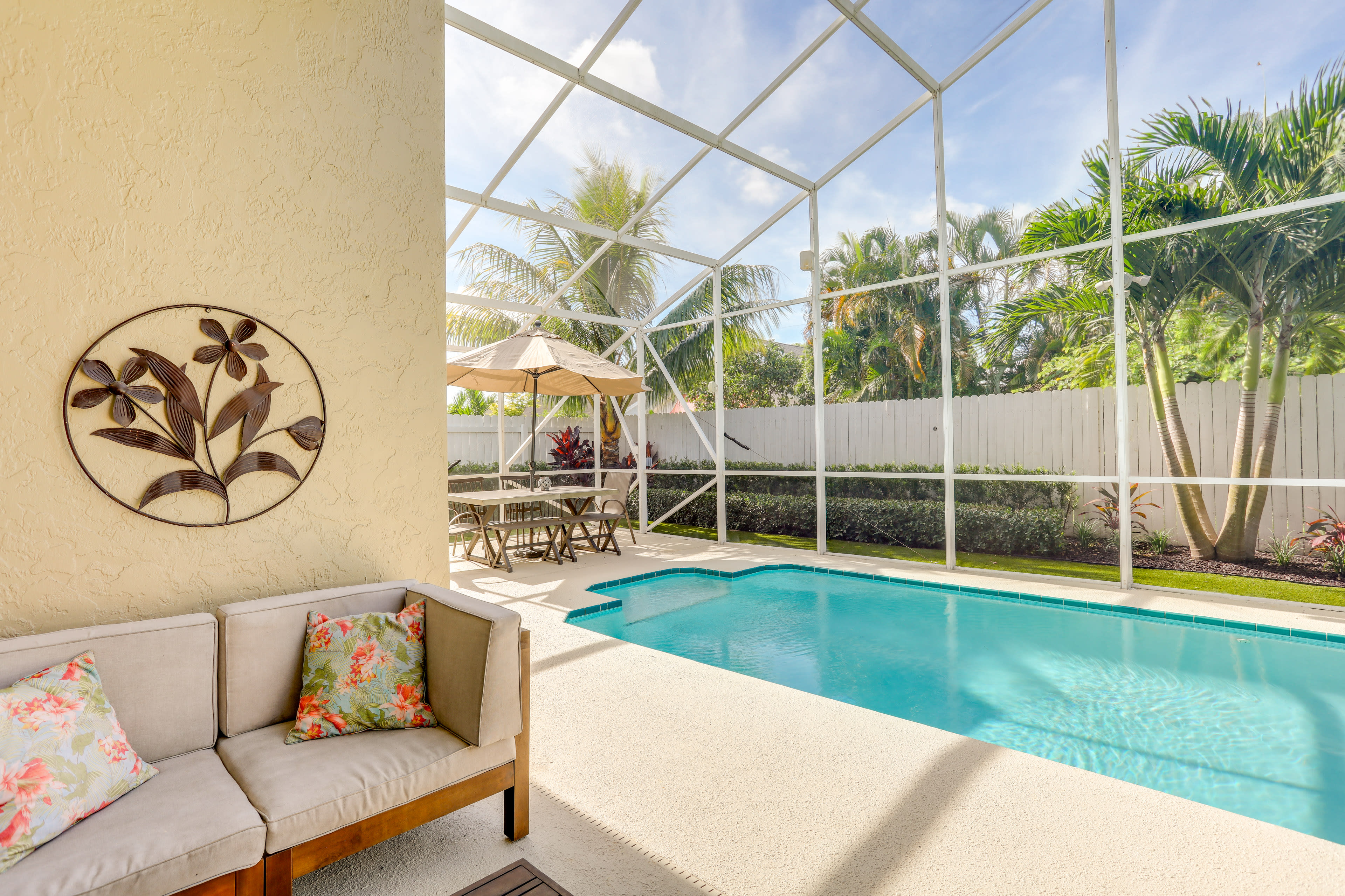 Patio | Grill | Dining Area | Dining Table | Lounge Chairs