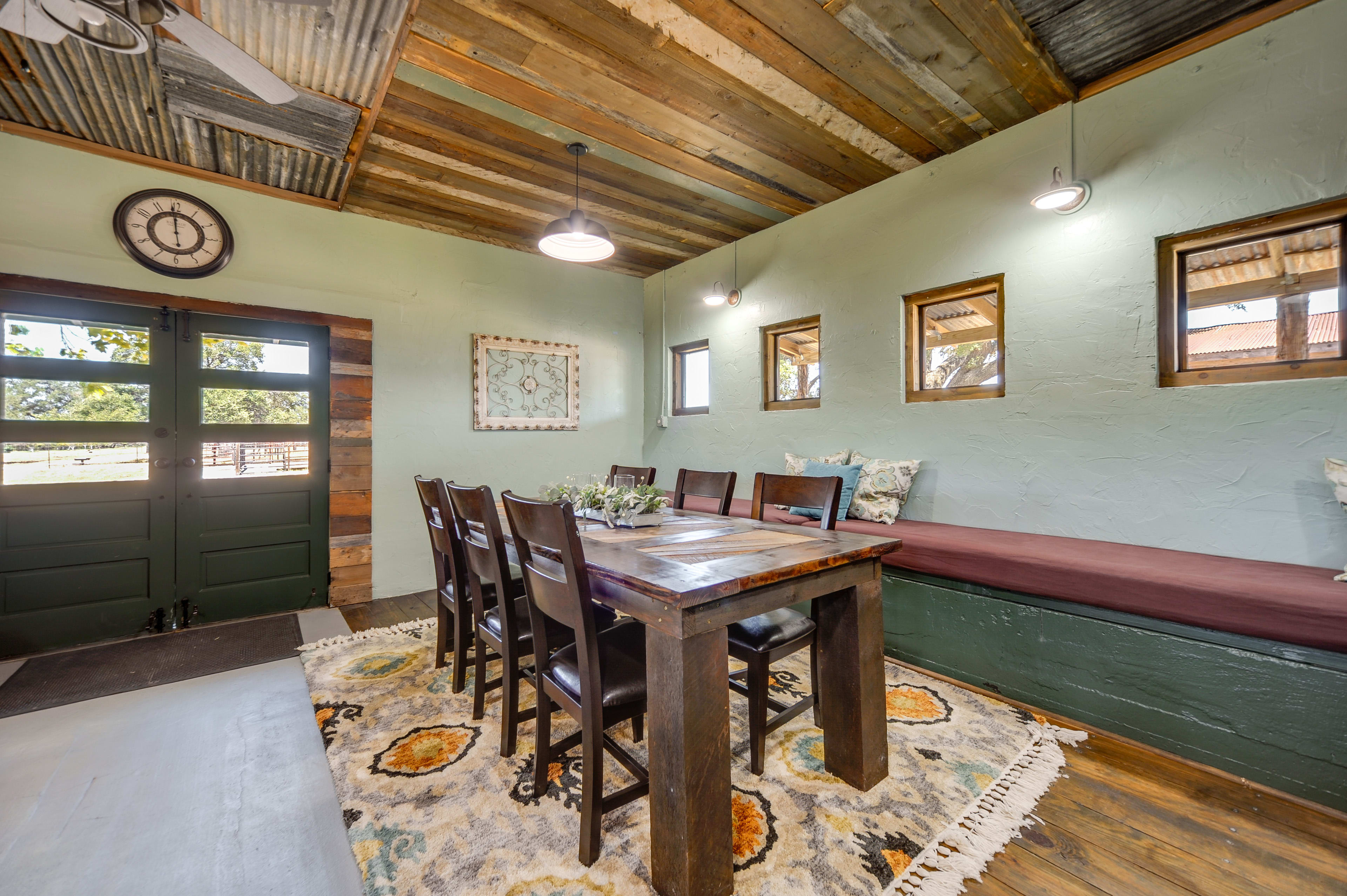 Dining Area | Dishware & Flatware Provided