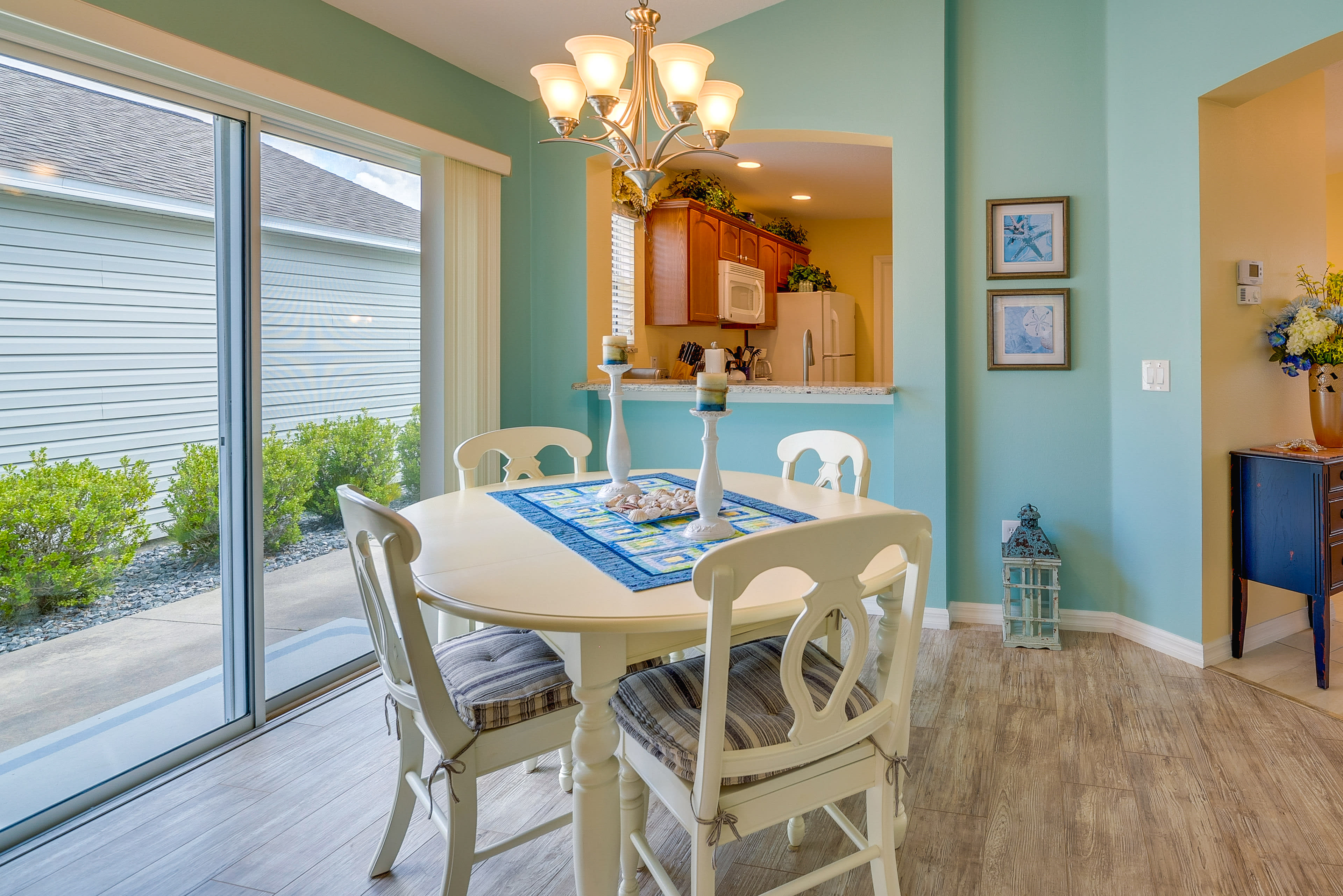 Dining Area | Dishware/Flatware