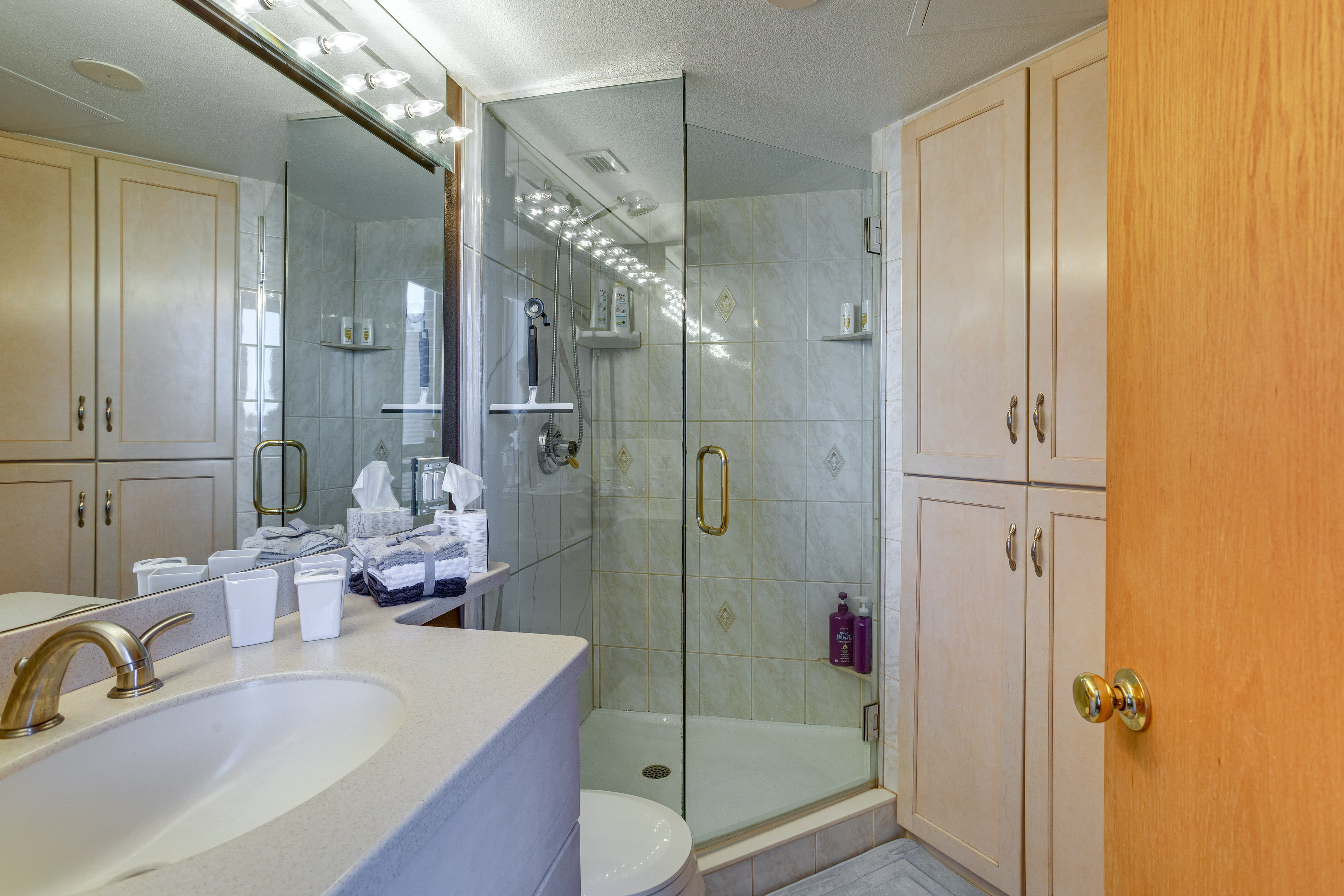 Full Bathroom | Linens & Towels Provided