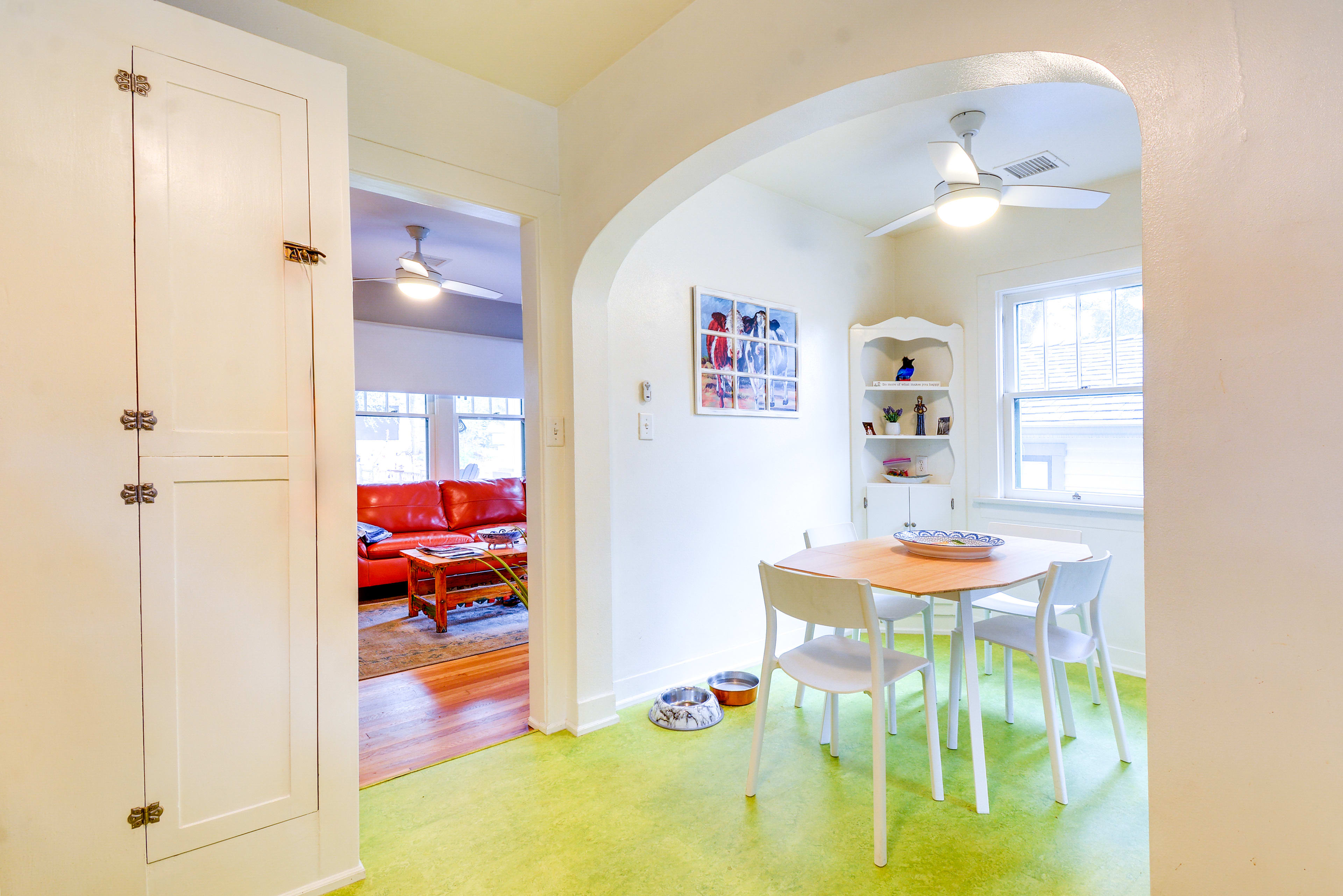 Dining Area | Dining Table | Dishware/Flatware