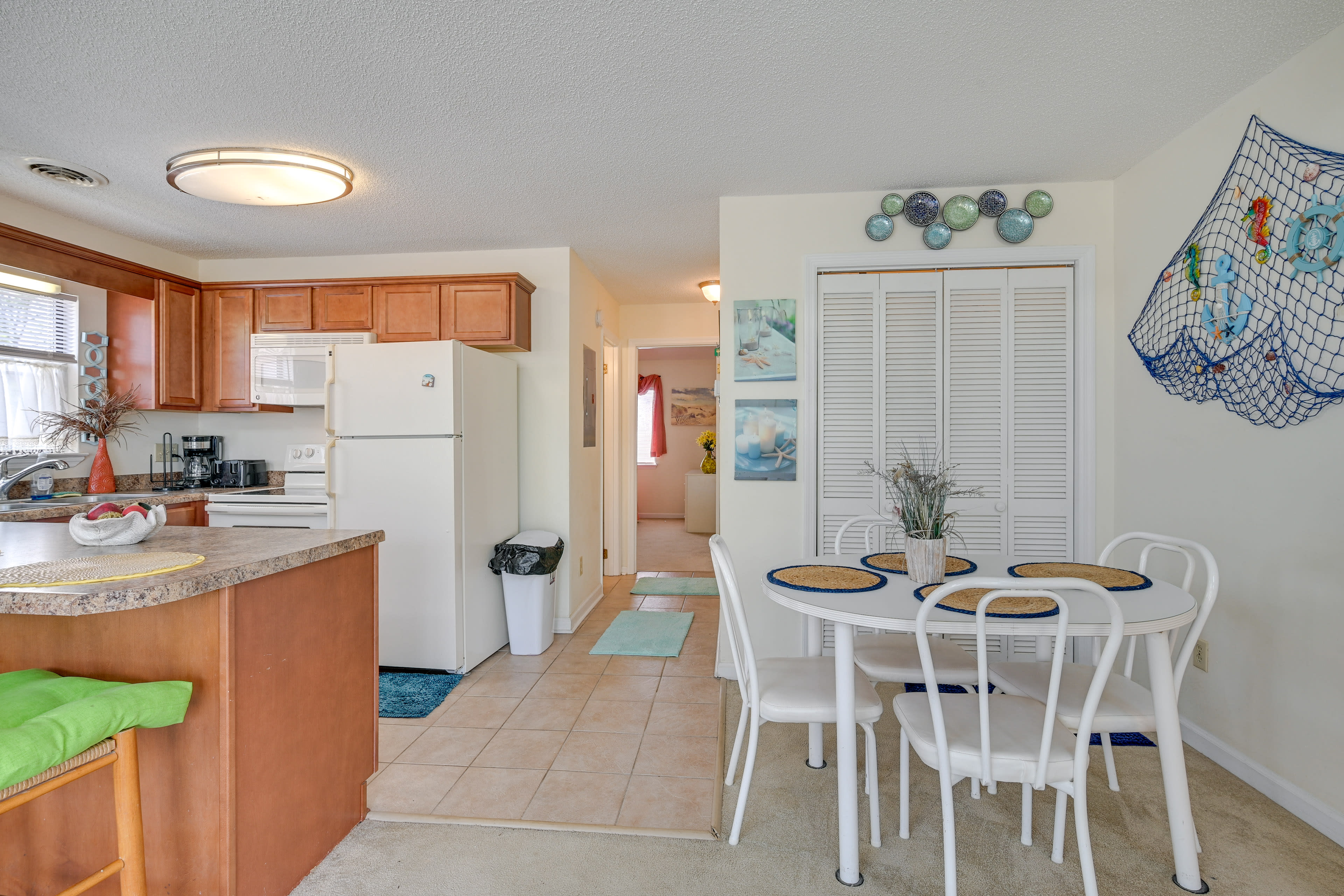 Dining Area | Dishware & Flatware Provided