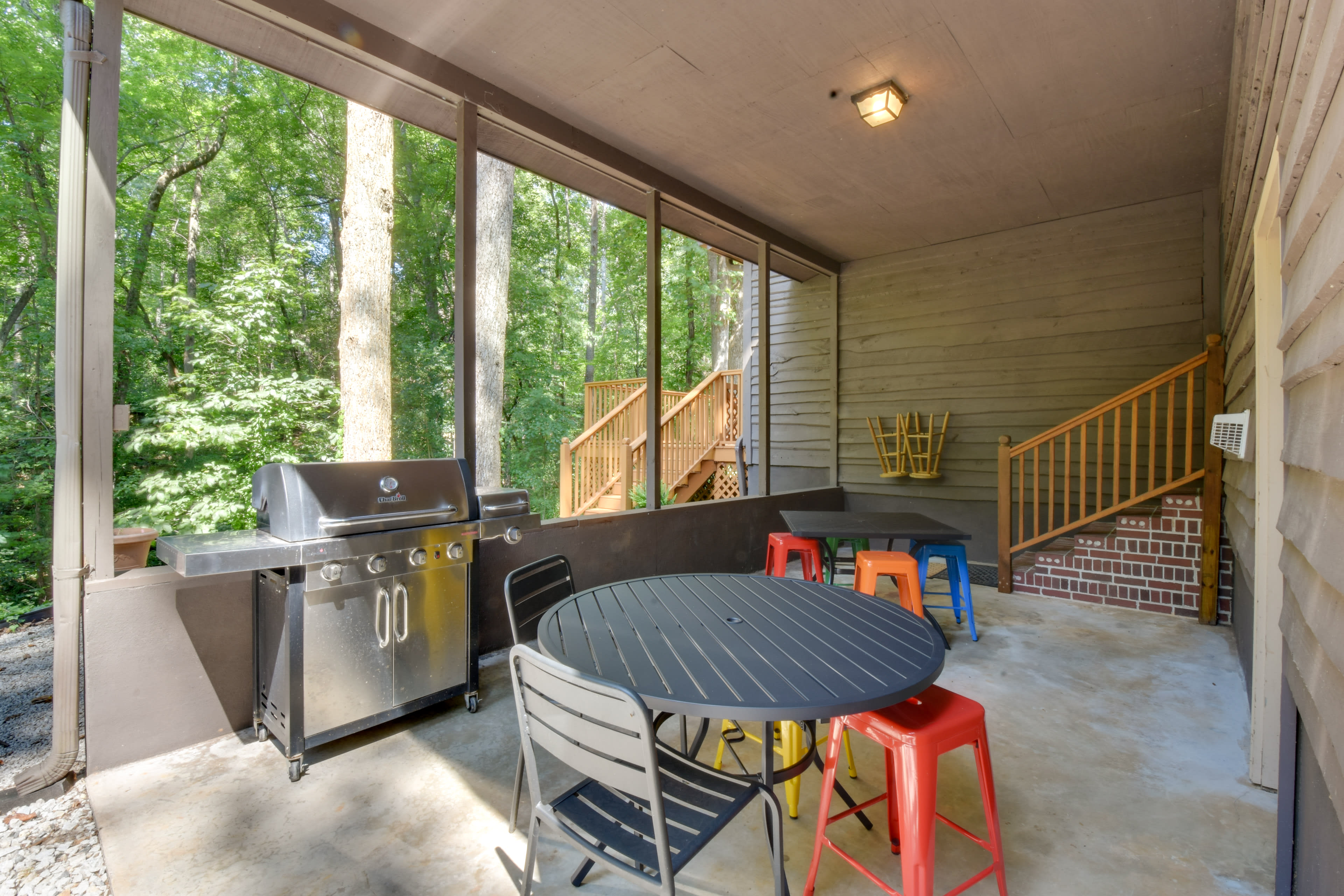 Outdoor Dining Area | Gas Grill | Deck