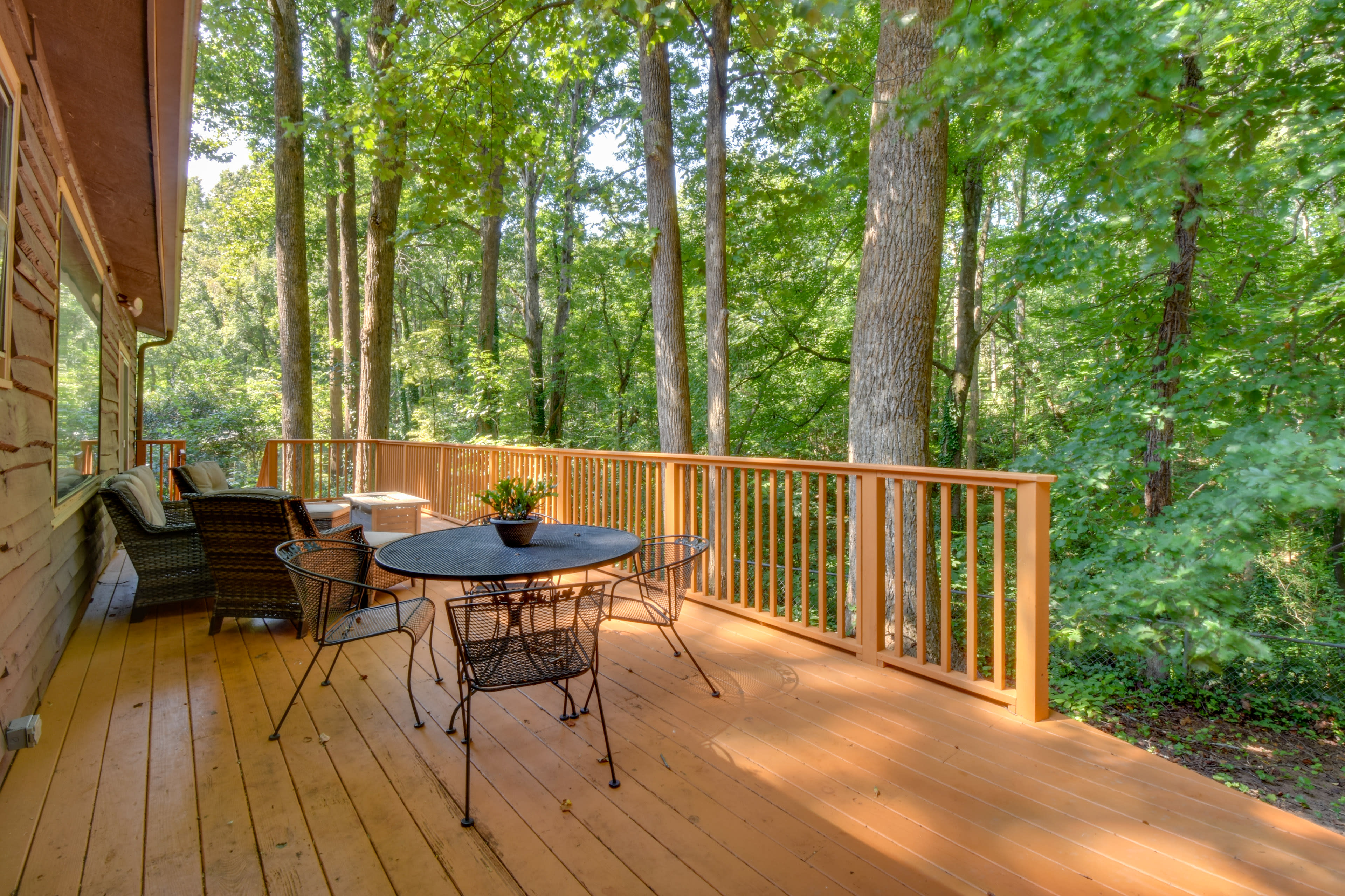 Deck | Dining Area