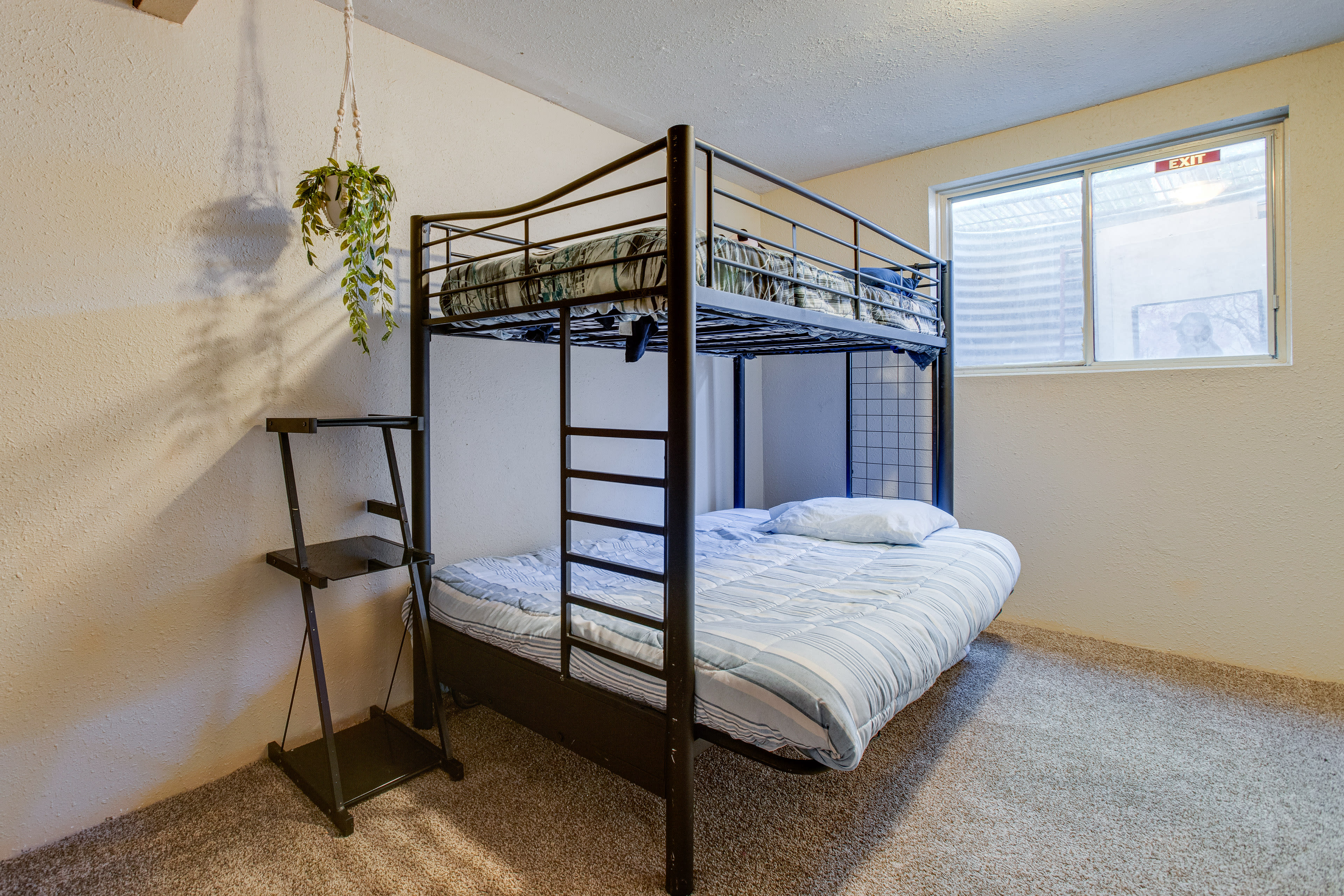 Bedroom 5 | Twin/Full Bunk Bed