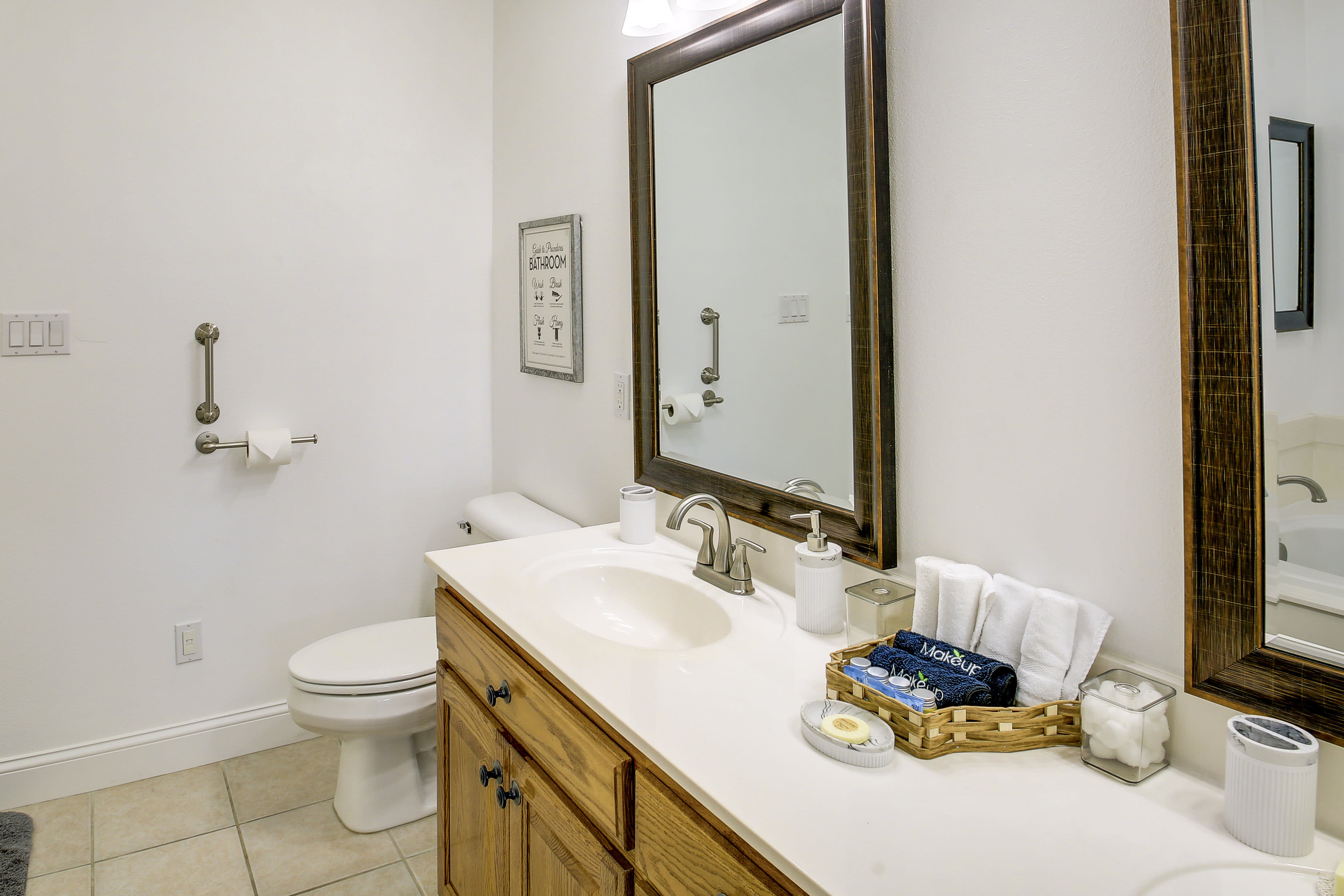 En-Suite Bathroom | Towels Provided | Complimentary Toiletries