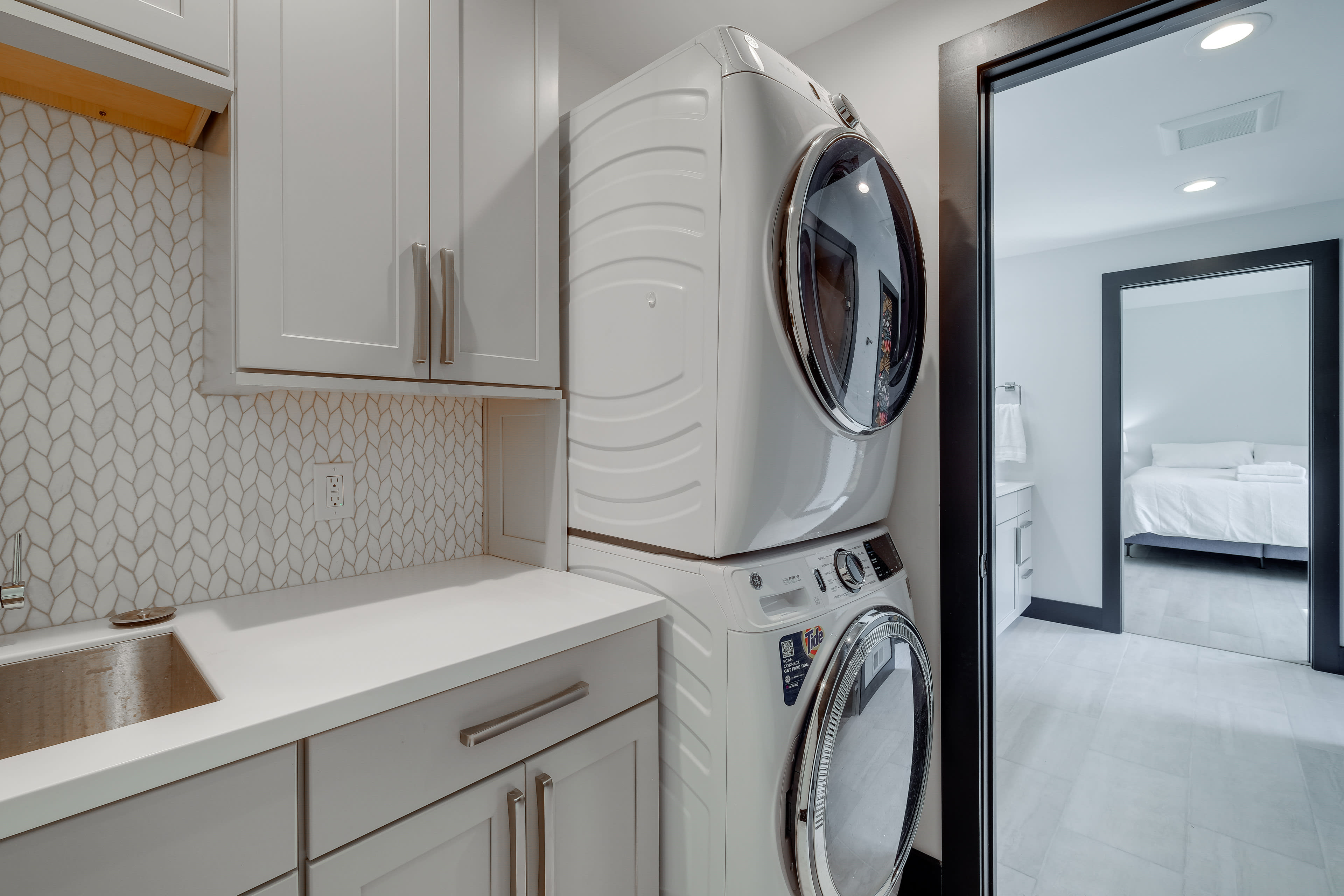 Laundry Area | Washer/Dryer | Hangers | Trash Bags/Paper Towels