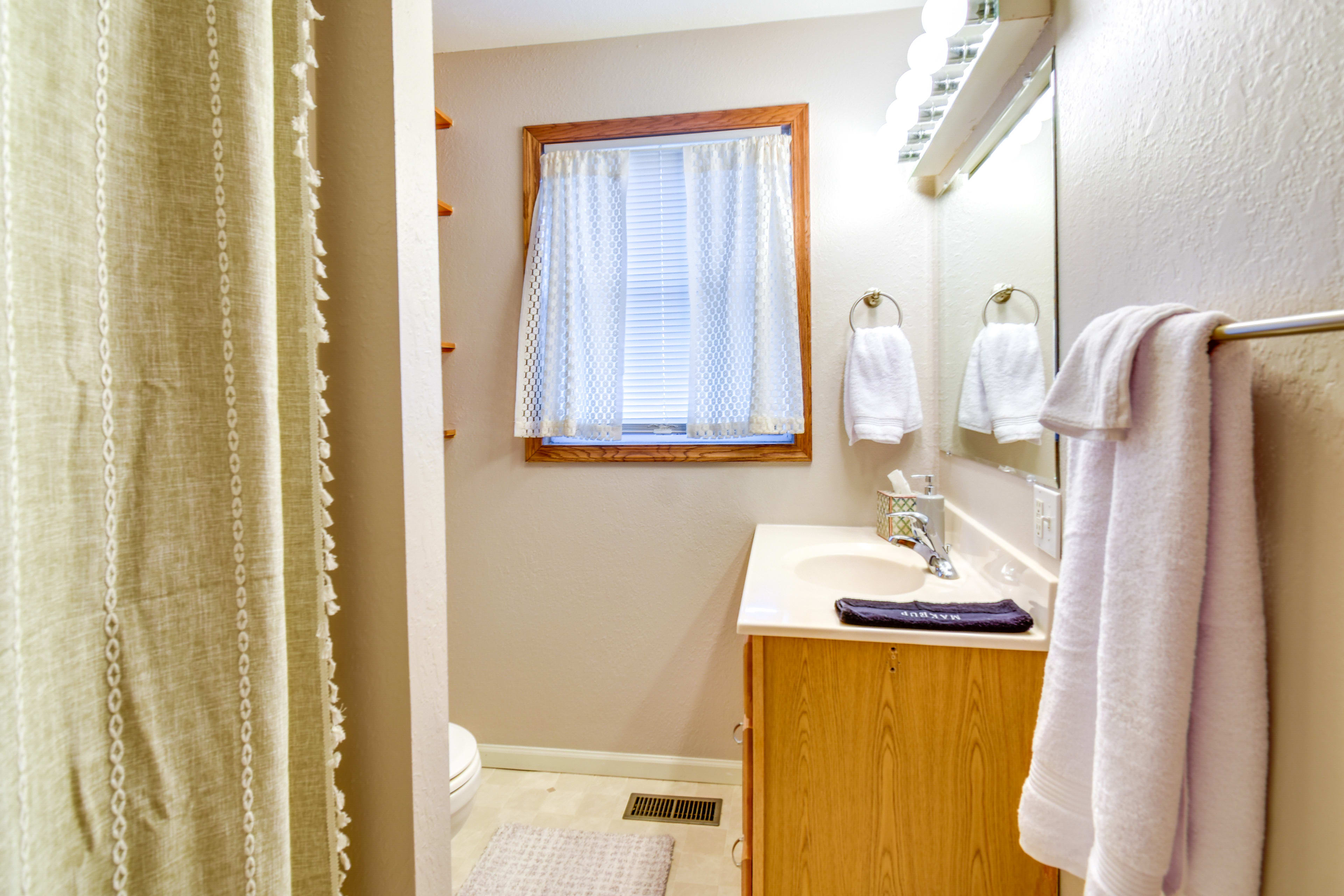 En-Suite Bathroom | Access via Bedroom 1 | Complimentary Toiletries