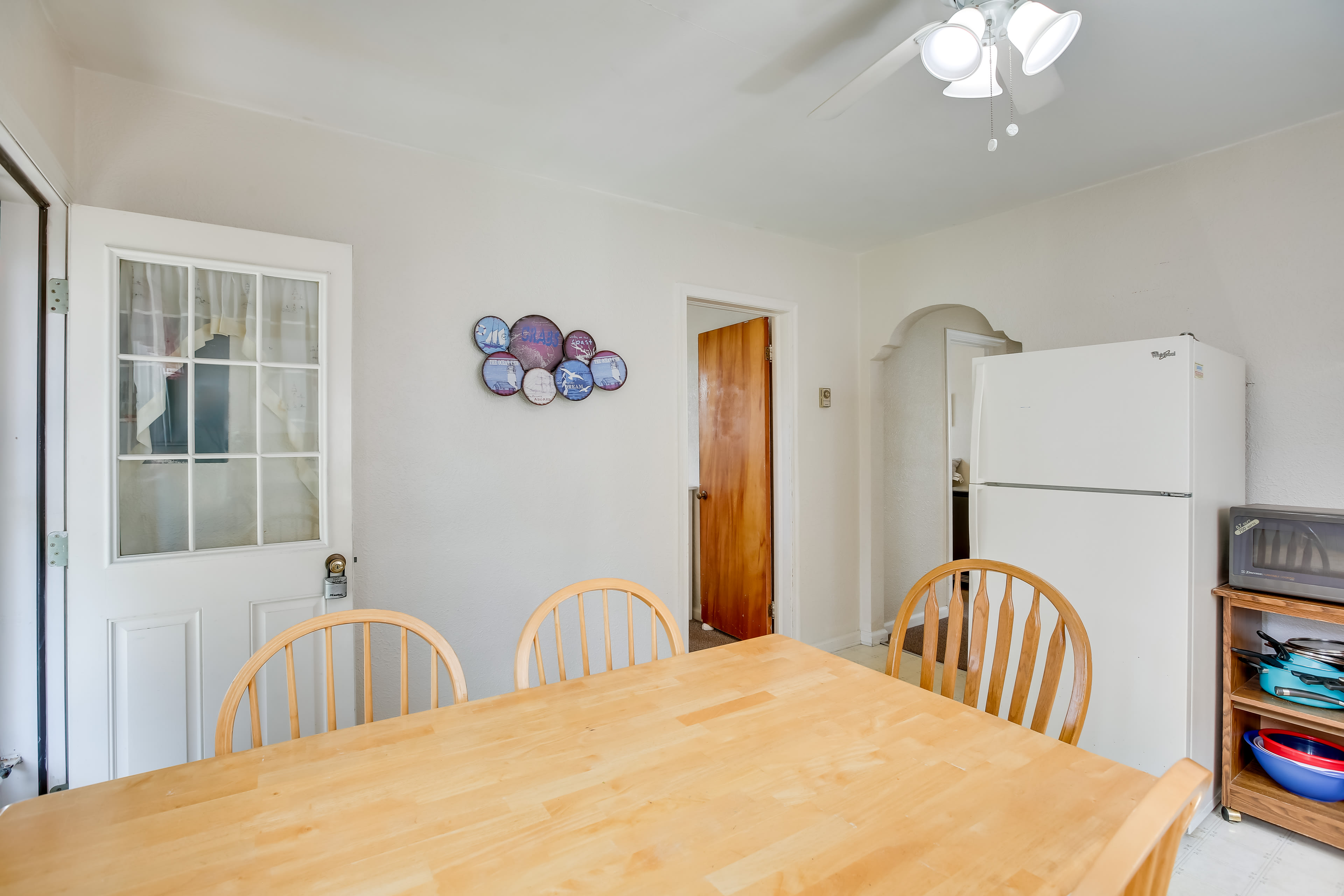 Dining Area & Kitchen