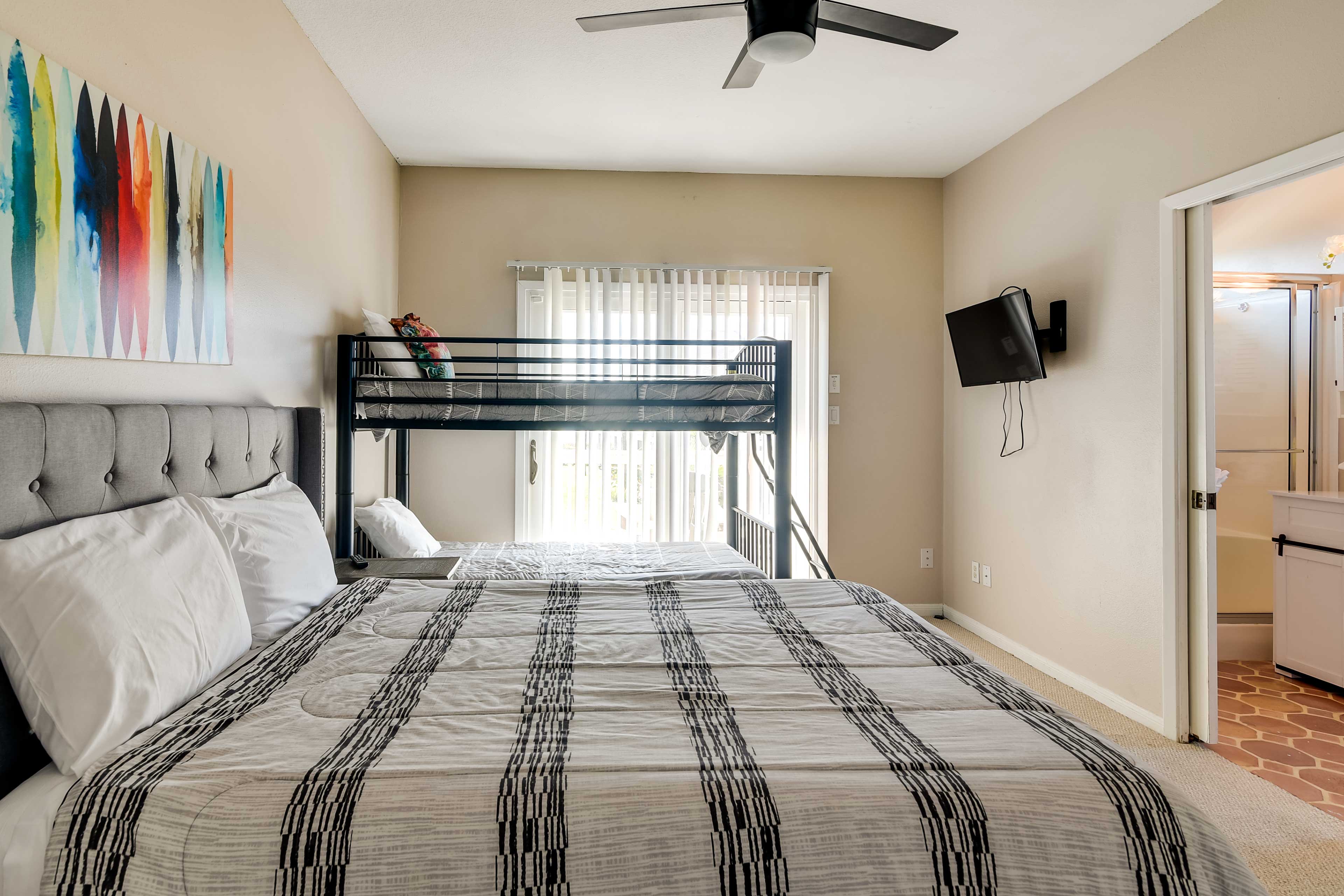 Bedroom 1 | 1st Floor | Queen Bed | Twin Bunk Bed | En-Suite Bathroom