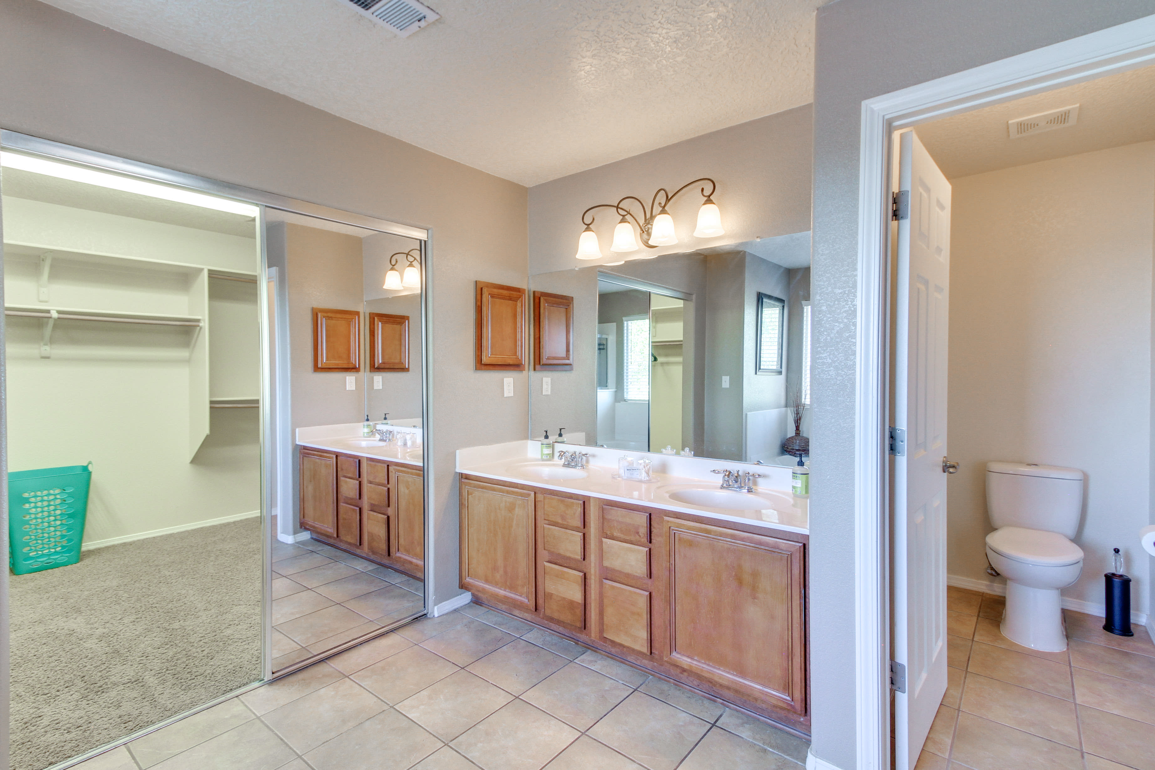 Full Bathroom | 2nd Floor | Soaking Tub | Walk-In Shower | Towels Provided