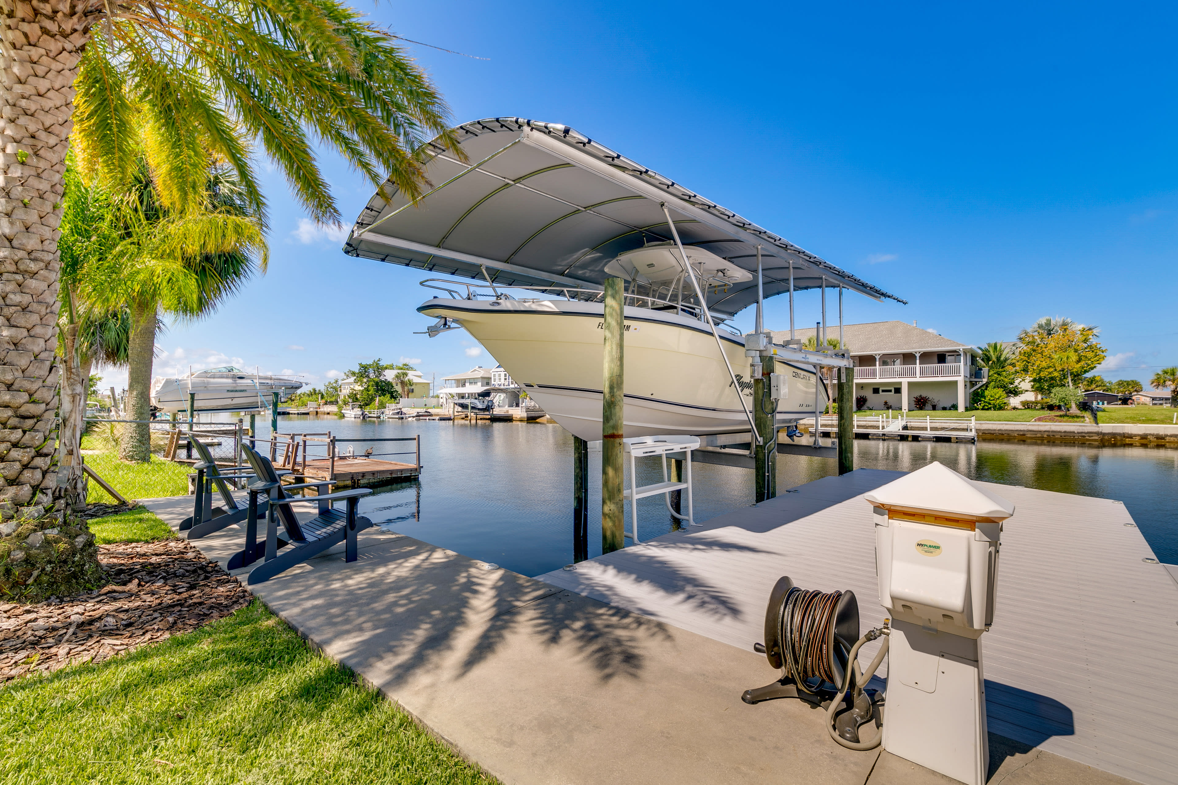 Private Dock | Kayaks | Self Check-In | 9 Mi to Pine Island Park Beach