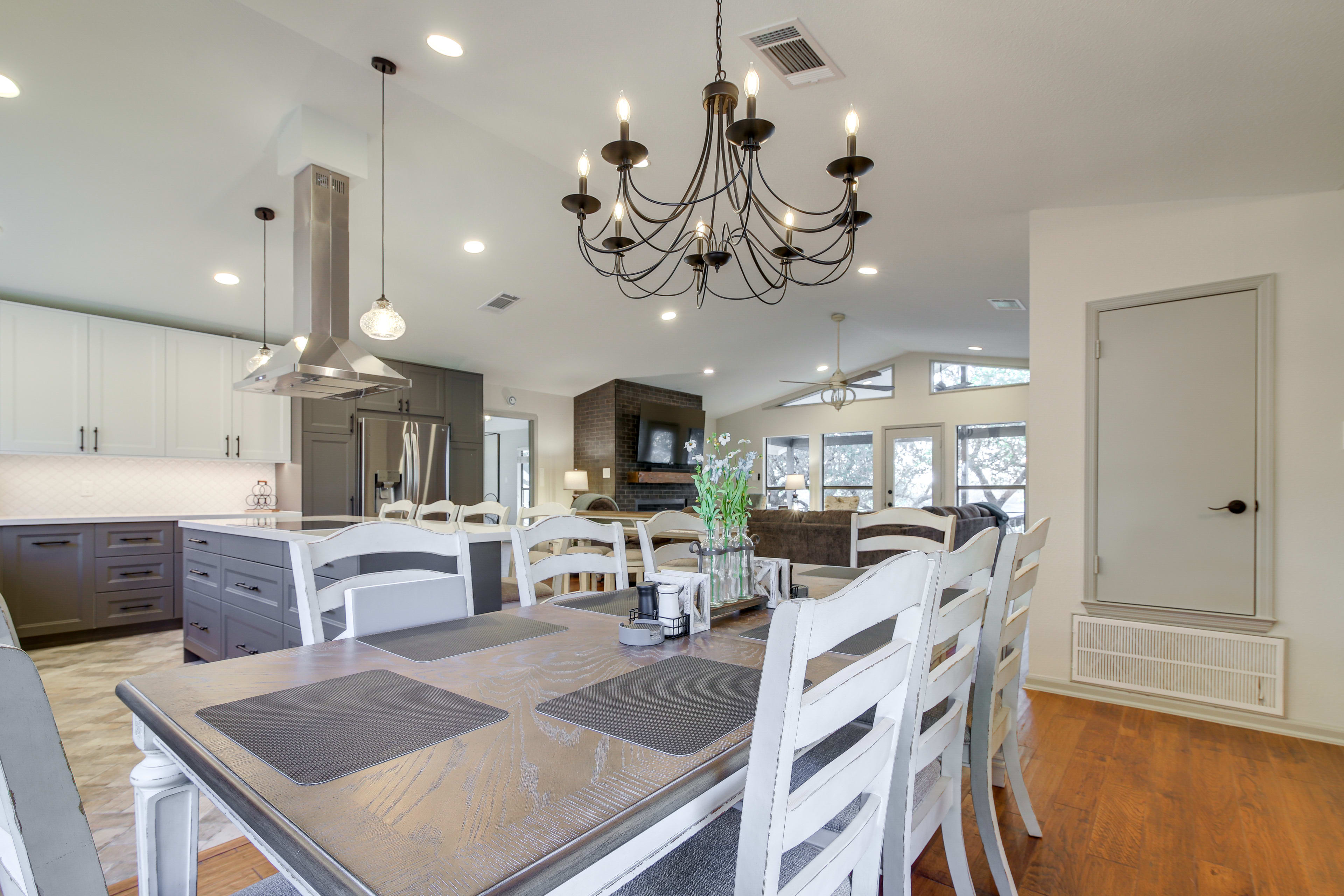 Main Dining Area | Dishware & Flatware Provided