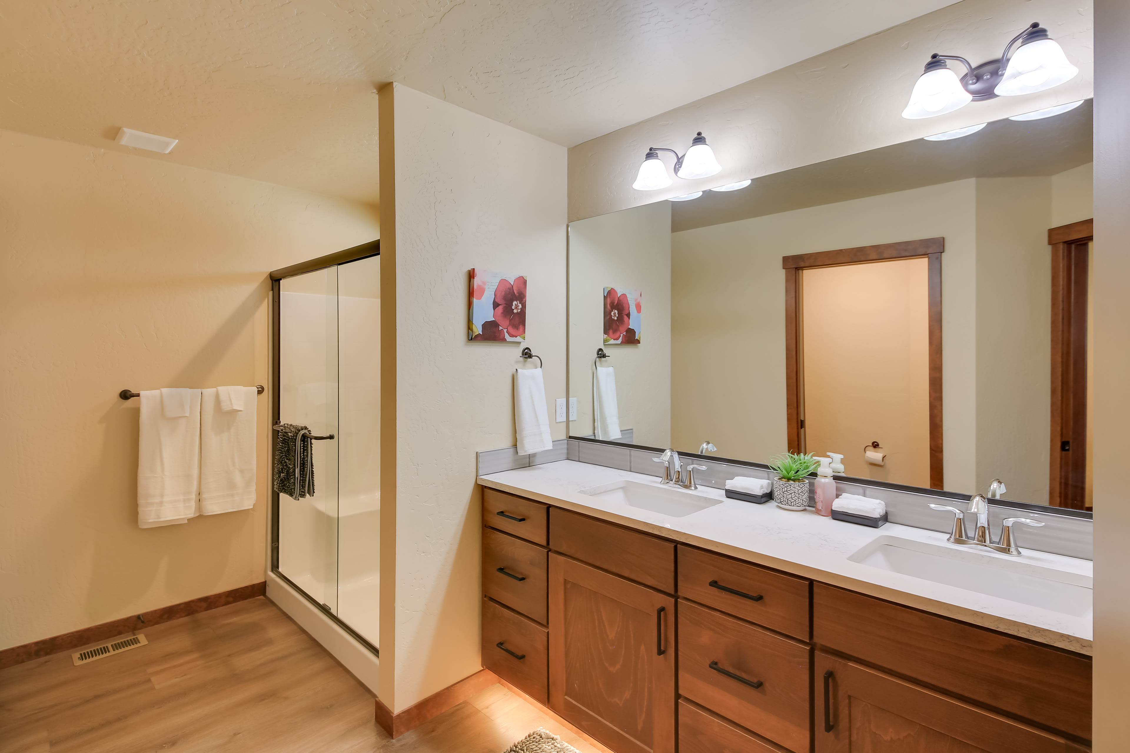 En-Suite Bathroom | Towels Provided | Walk-In Closet
