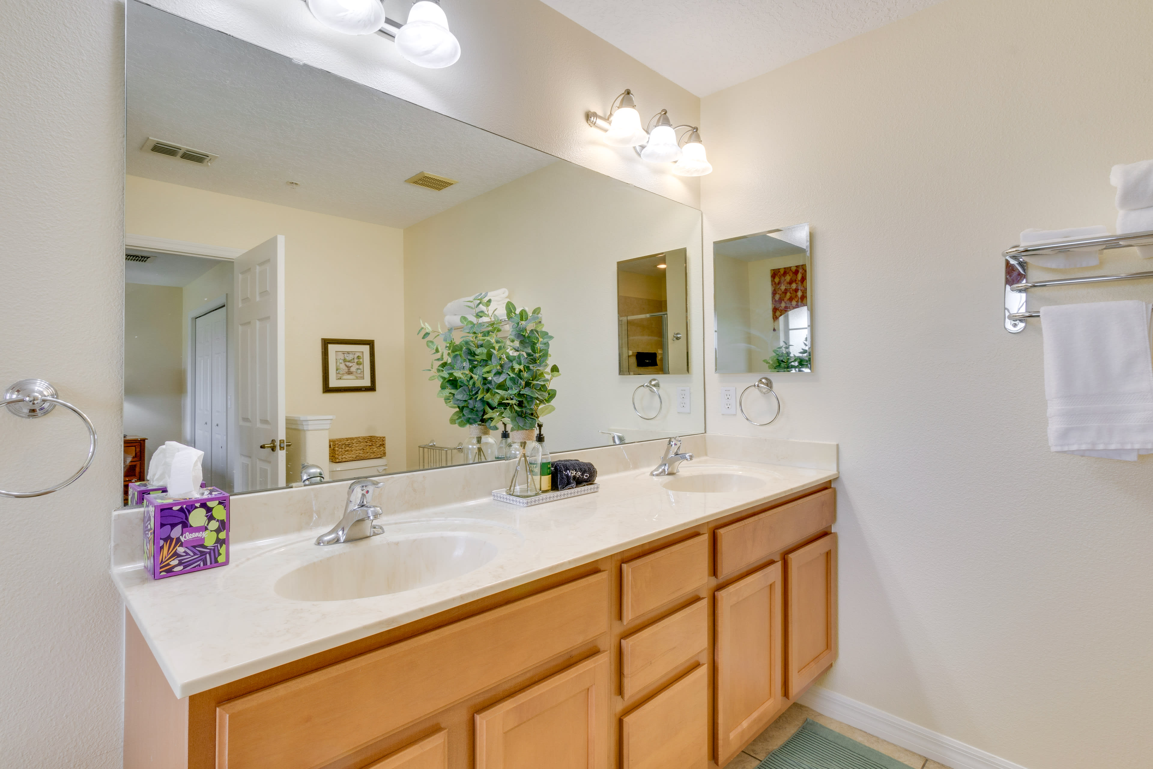 Full Bathroom | Complimentary Toiletries | 2nd Floor