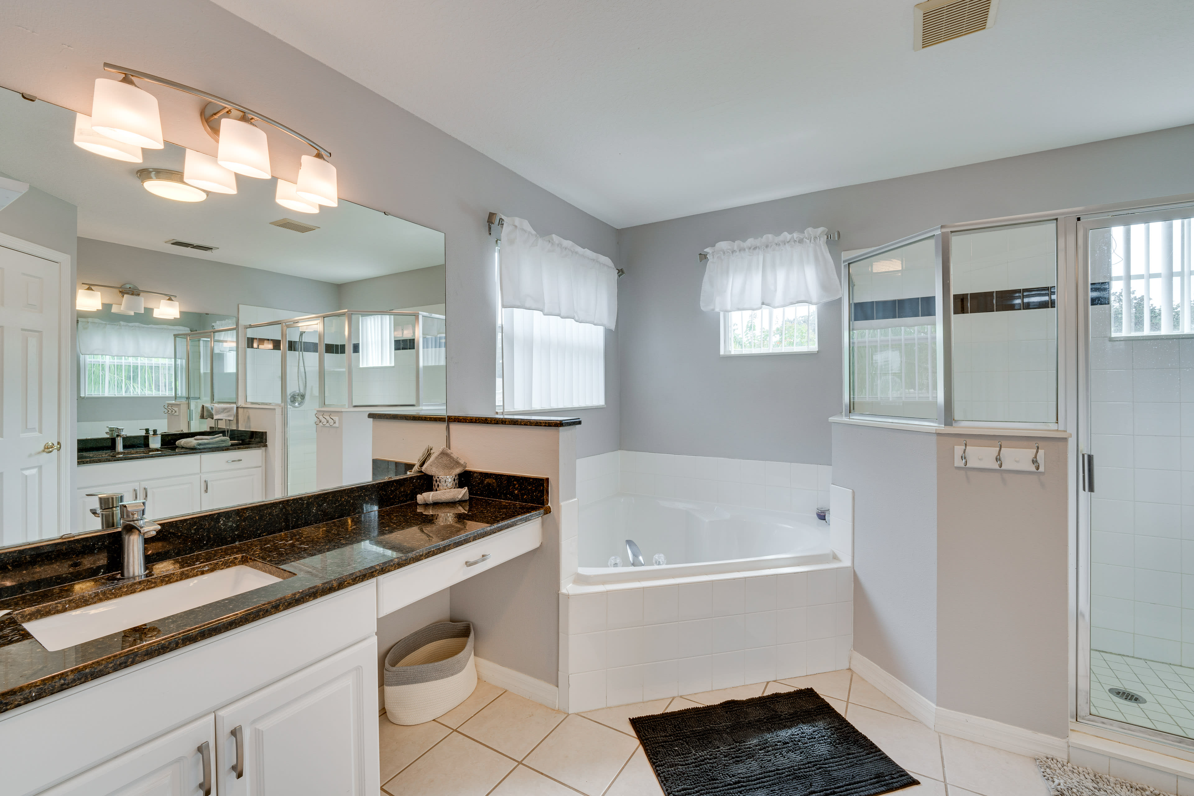 En-Suite Bathroom | Towels Provided