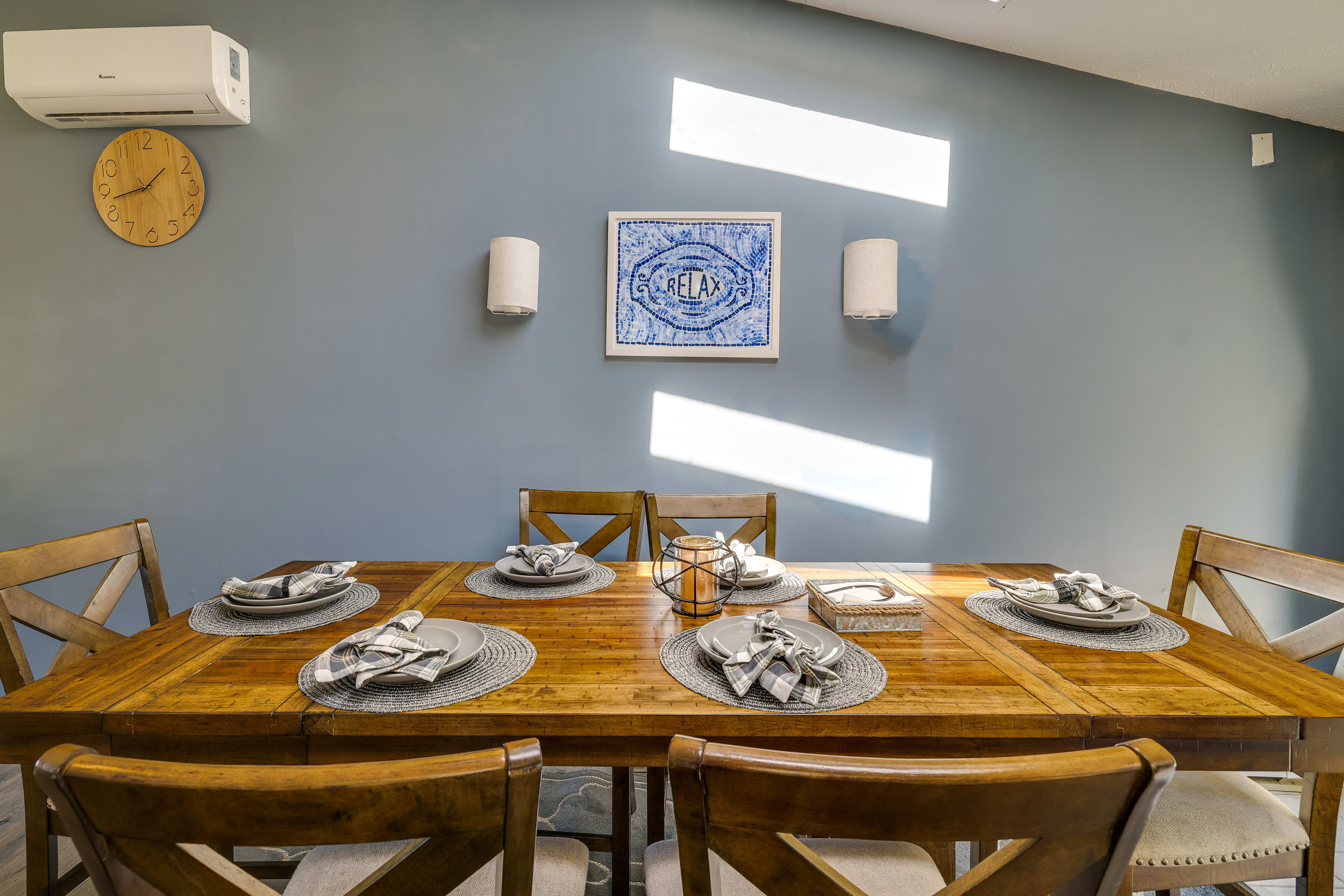 Dining Area | Dishware/Flatware Provided