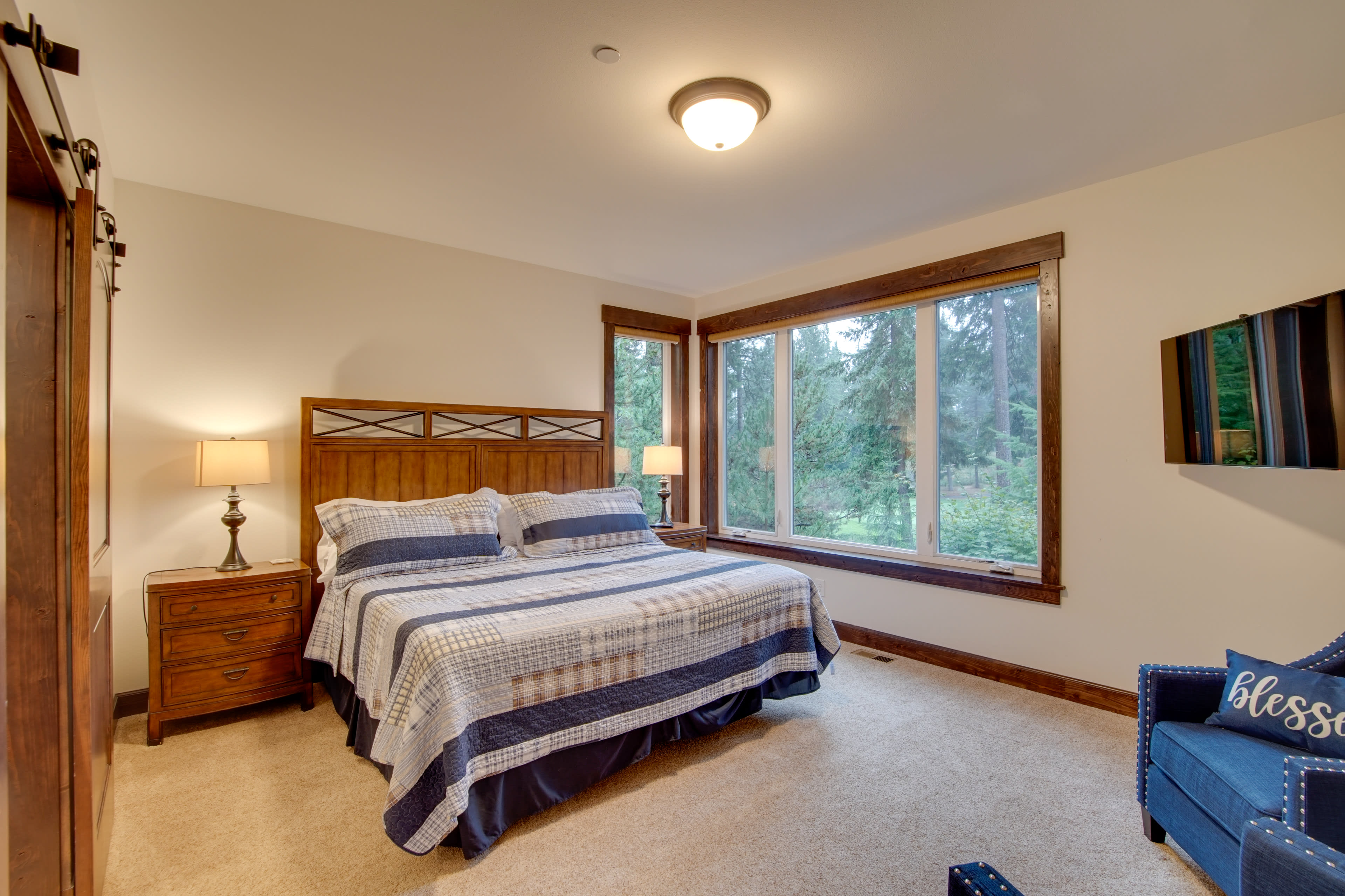 Bedroom Suite | King Bed | Linens Provided