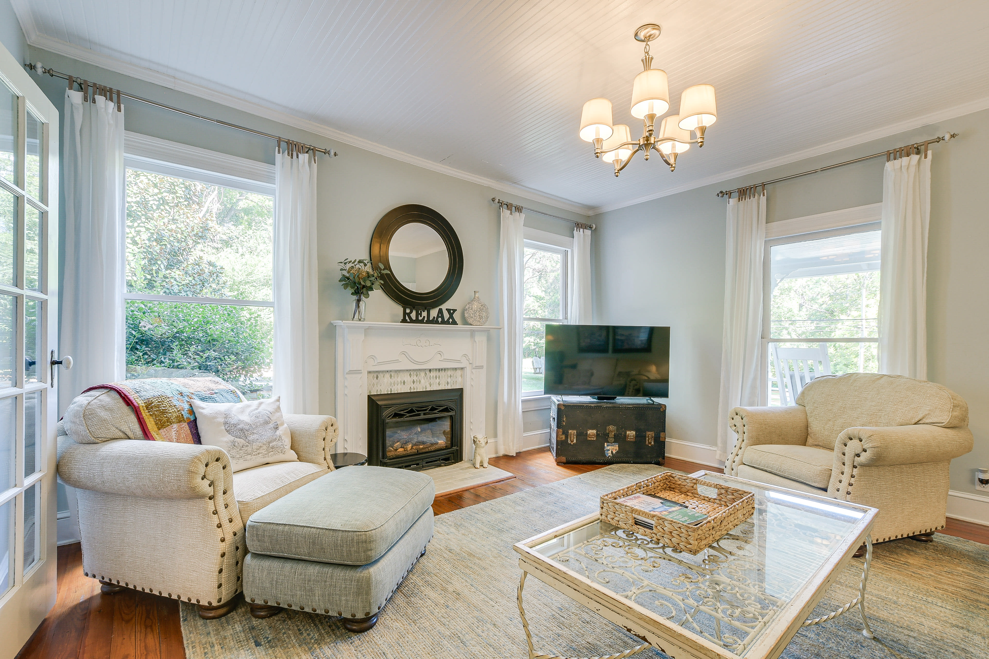 Living Room | Fireplace | Flat-Screen TV | Central Air Conditioning/Heat