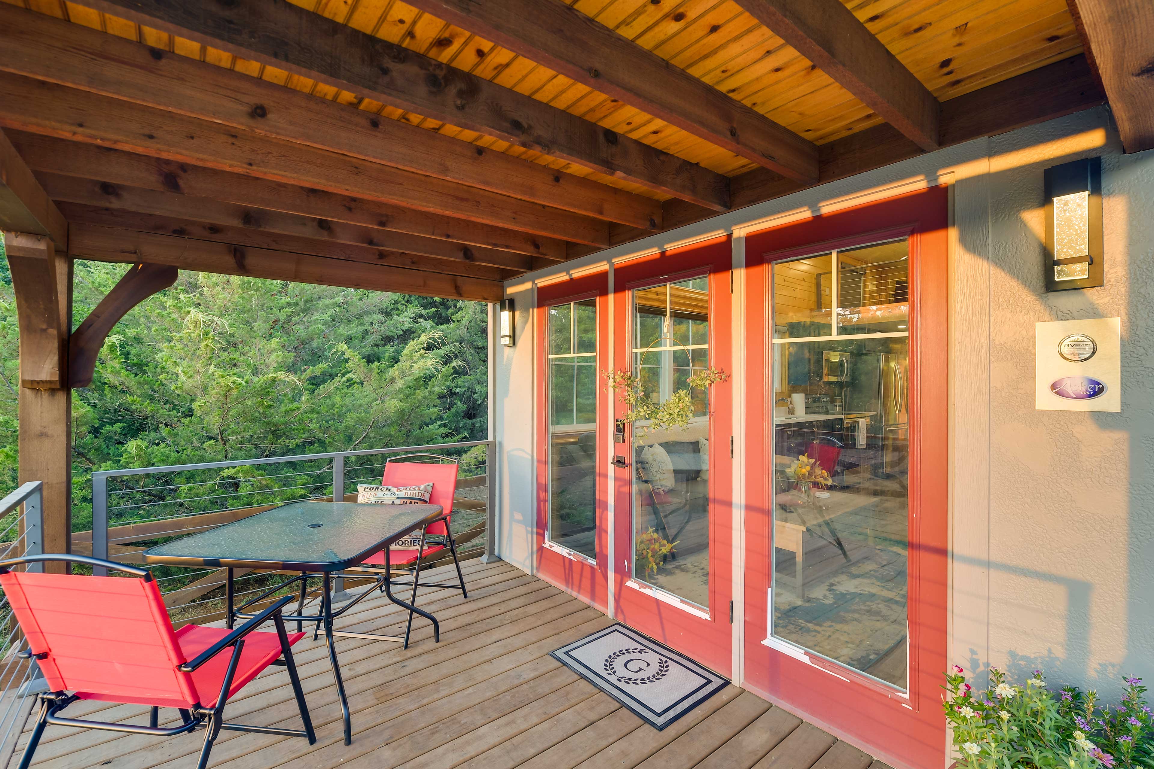 Deck | Outdoor Dining Area