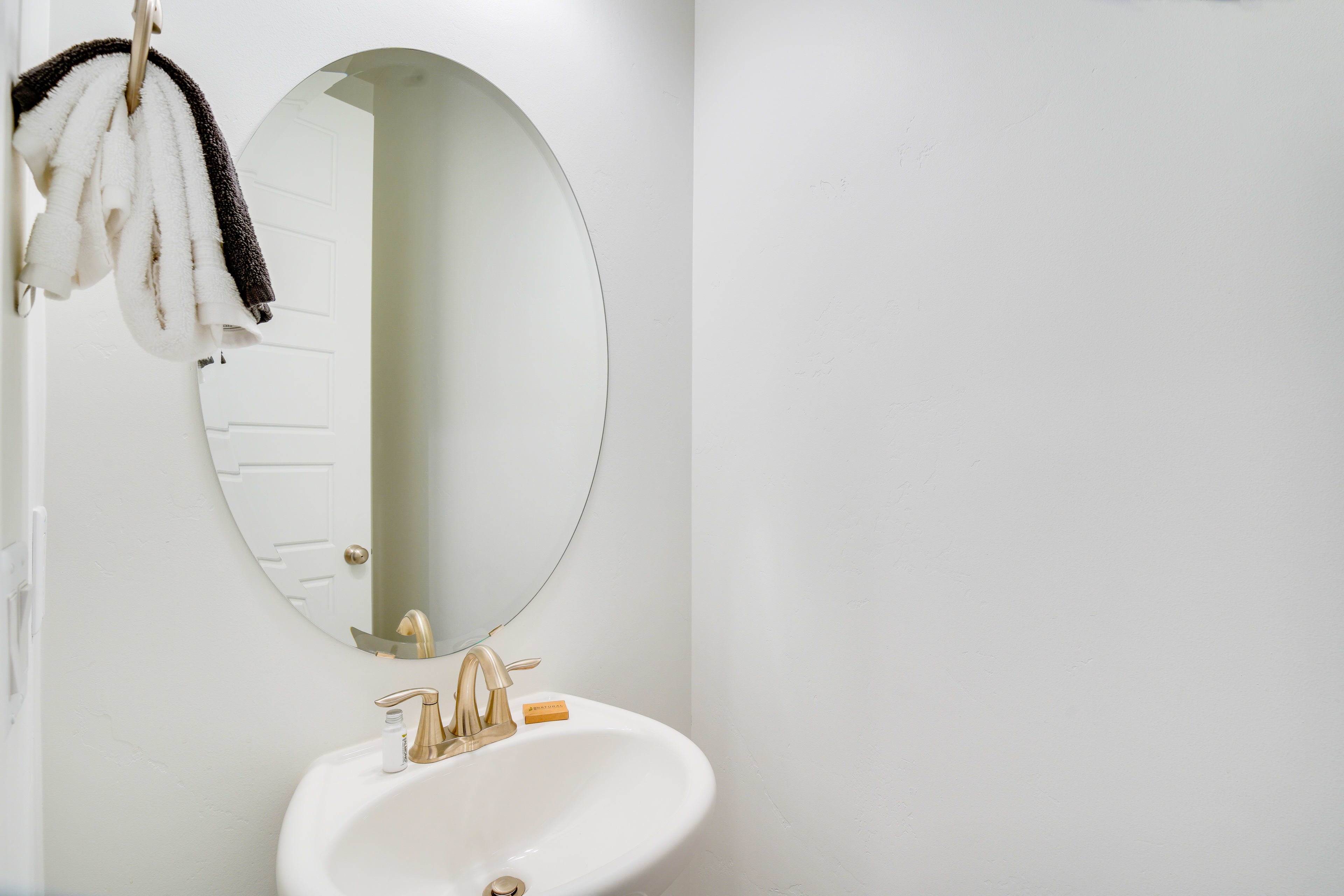 Half Bathroom | 1st Floor | Complimentary Toiletries