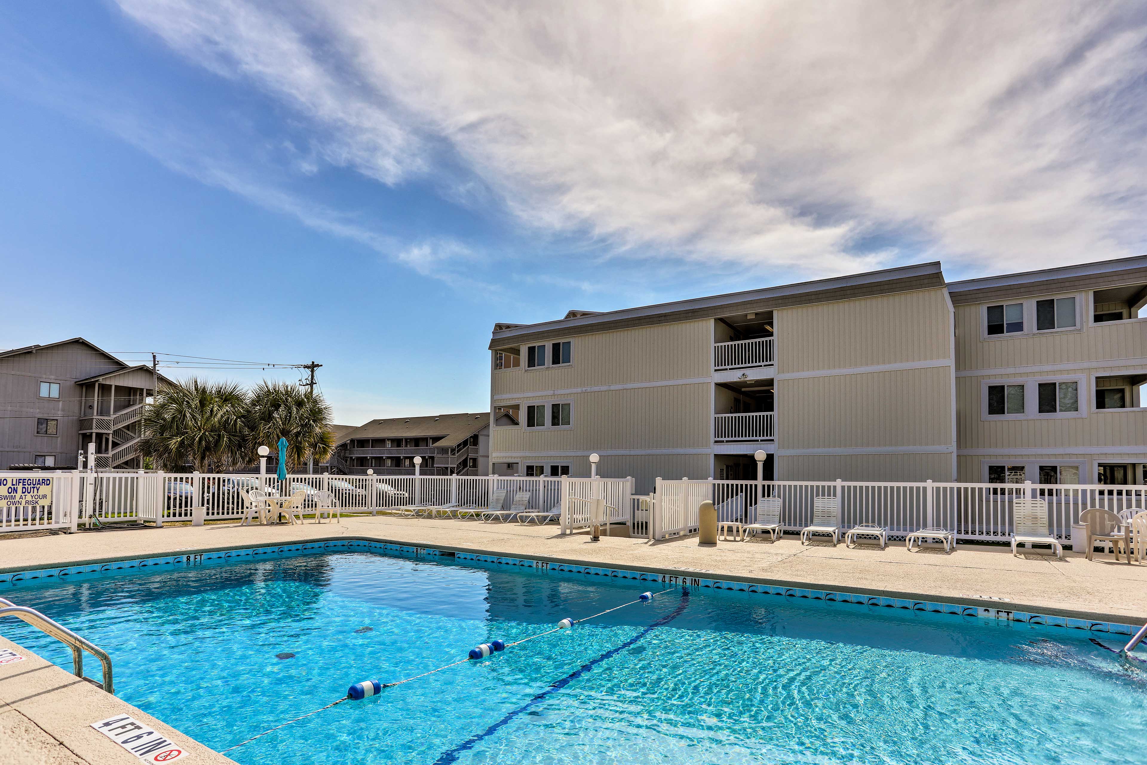 Community Amenities | Outdoor Pool