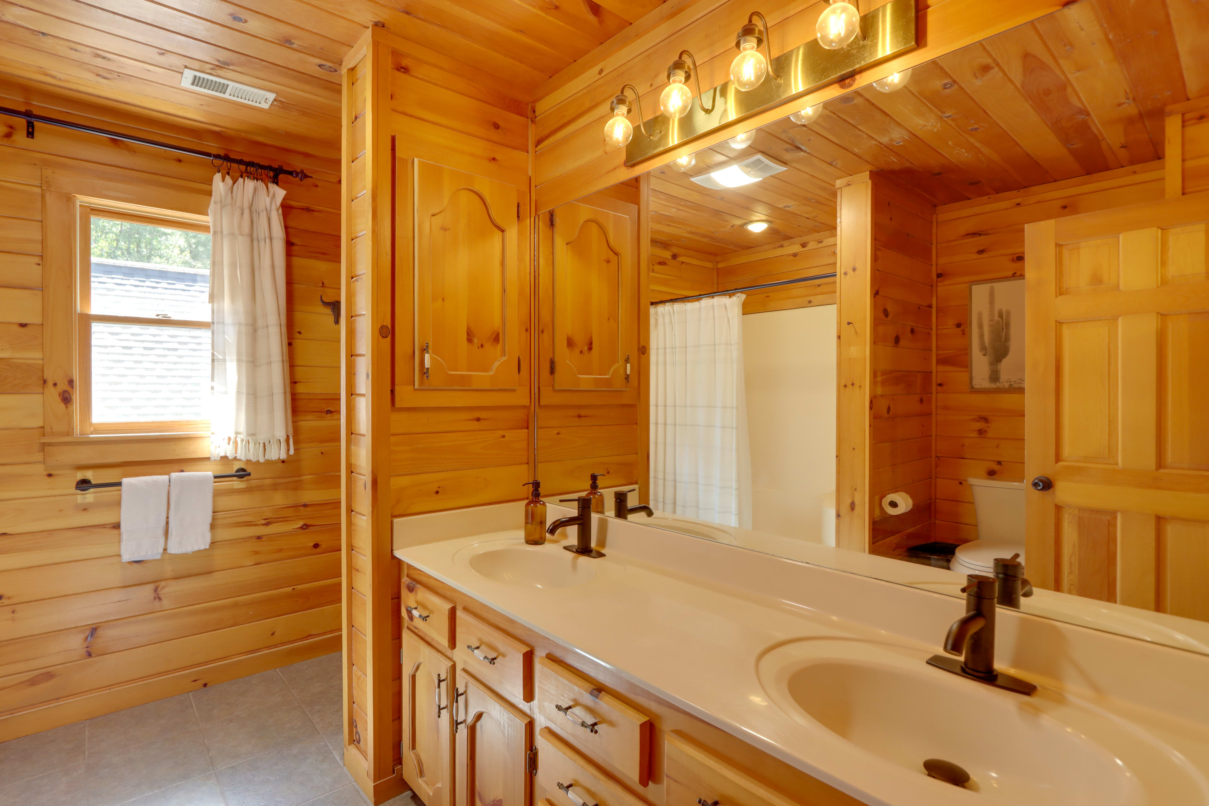 En-Suite Bathroom