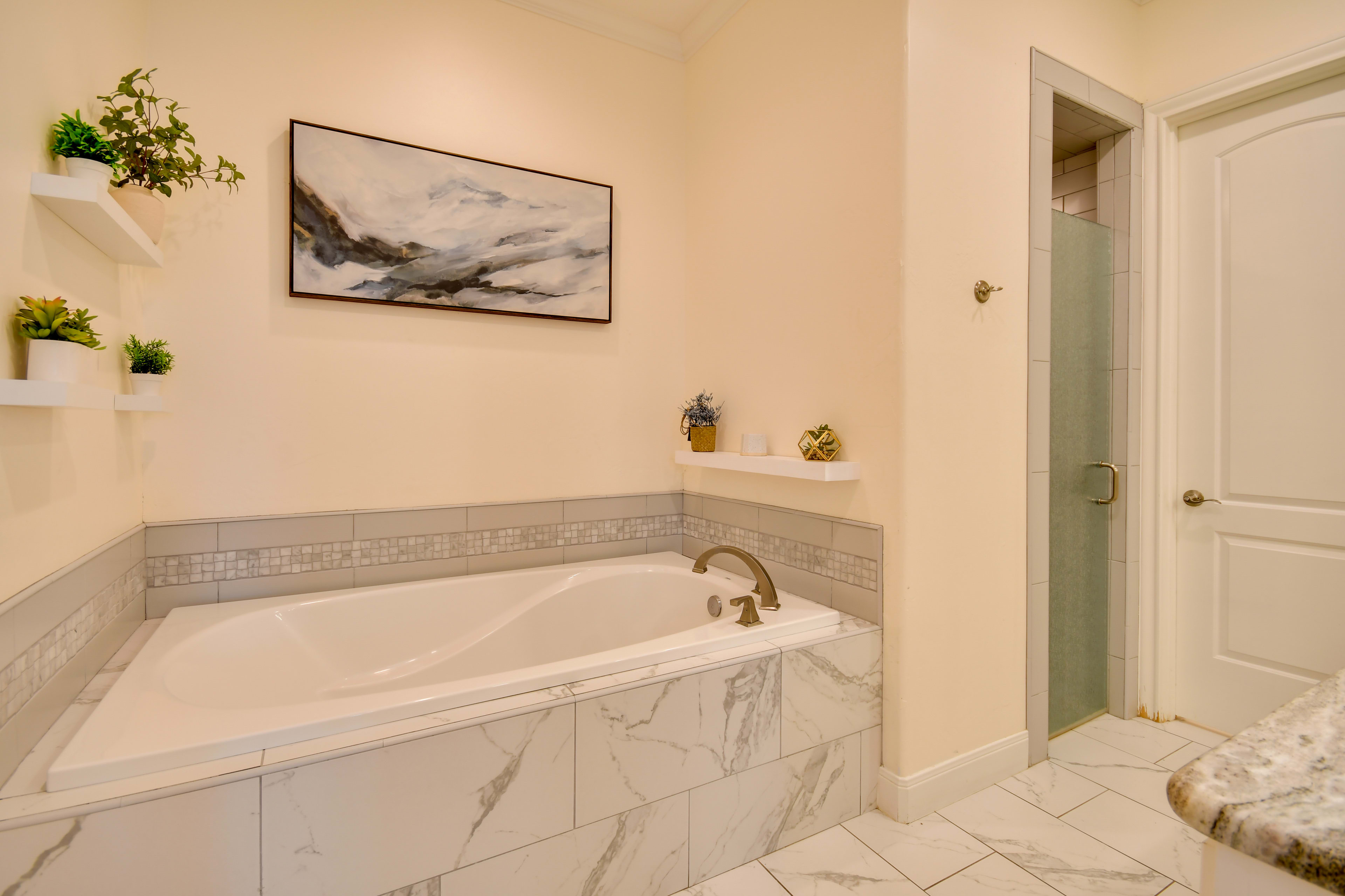 En-Suite Bathroom | Towels Provided | Complimentary Toiletries